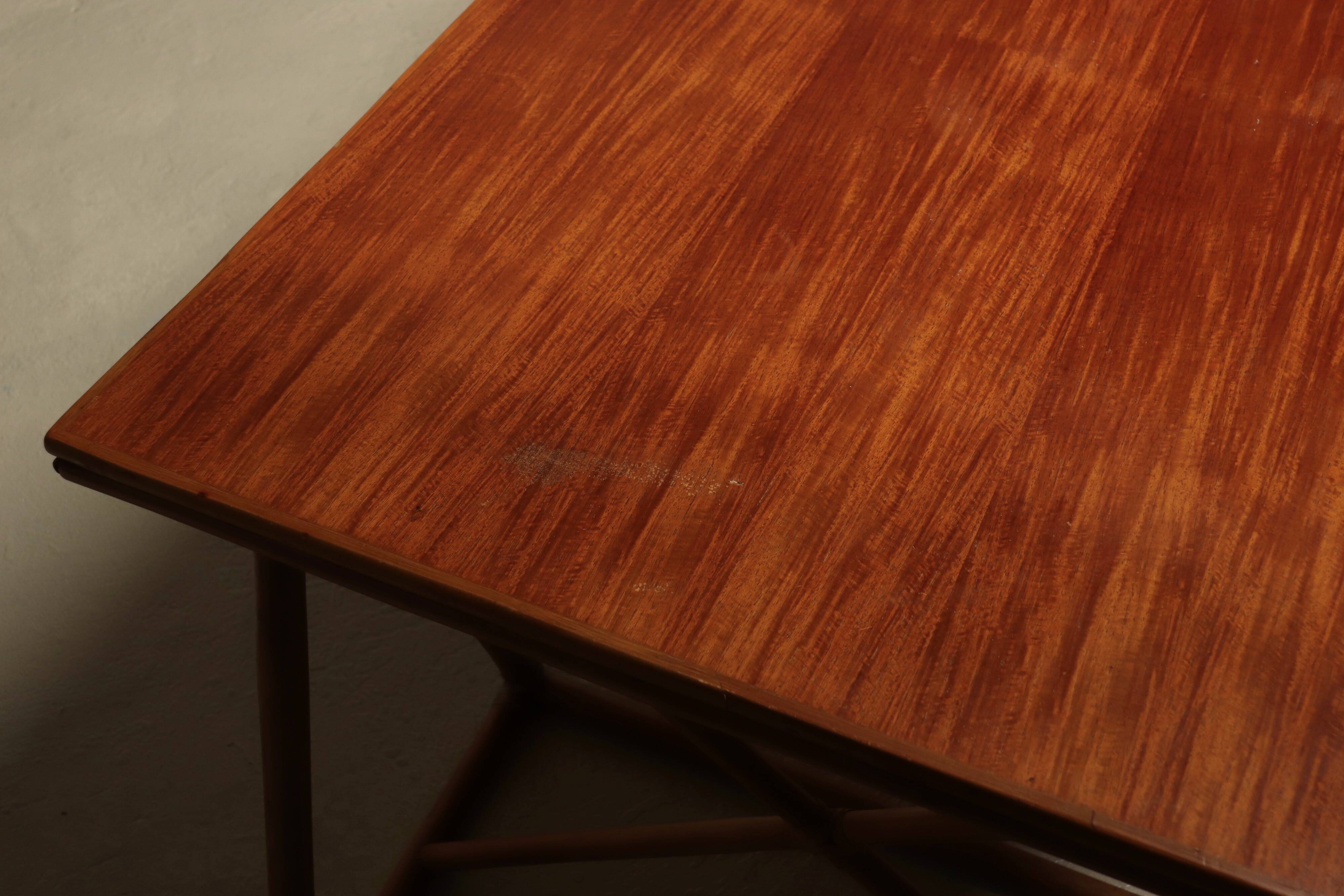 Bureau ou table à manger en treillis italien des années 1970 en bambou et rotin.