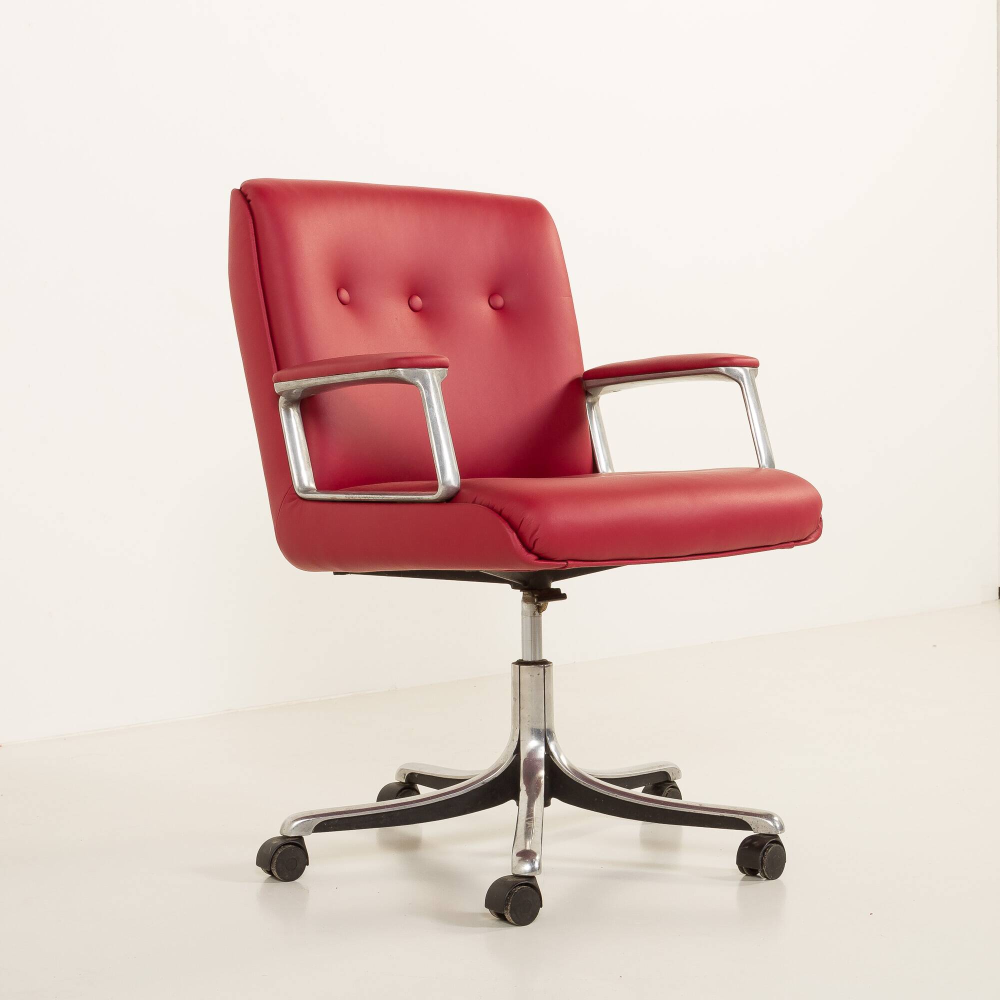 Office chair by Osvaldo Borsani for Tecno, 1970s