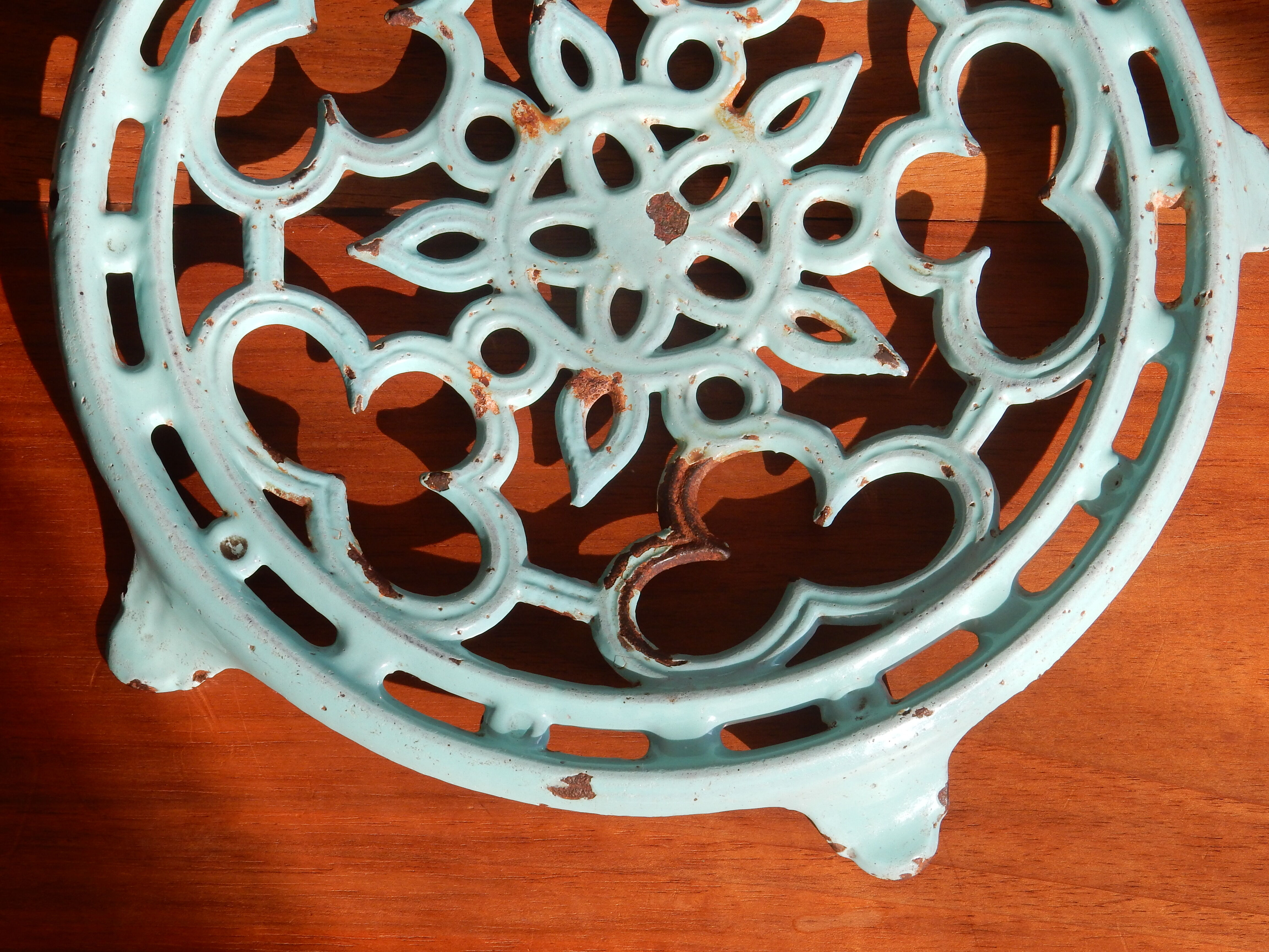 Blue enamelled cast iron flat