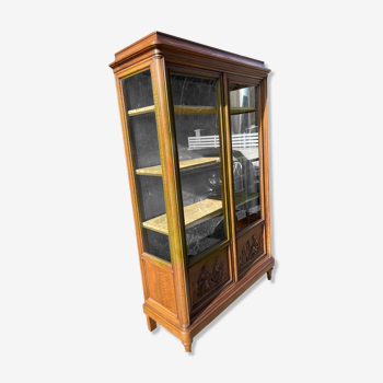 Vitrine en noyer