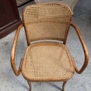 Thonet chair no. 811 in bent wood, design by Josef Hoffman.