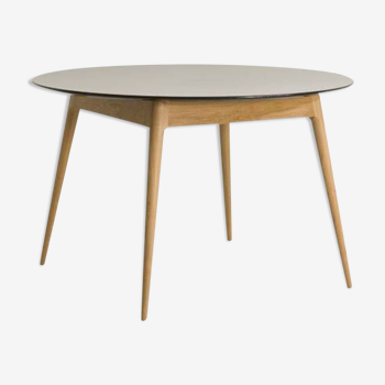 Round table, black lacquered top, solid oak base