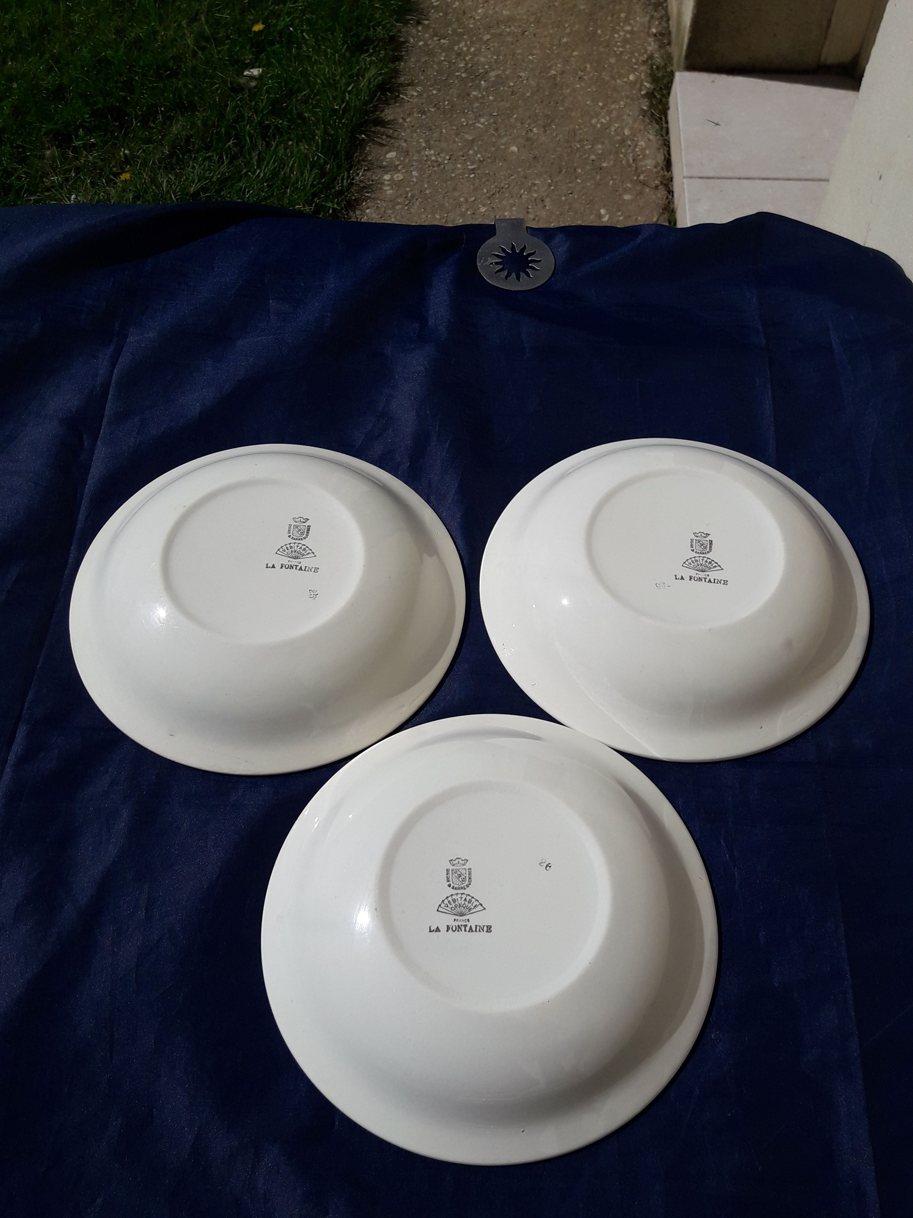 3 hollow plates made of earthenware by Digoin Sarreguemines model The fountain diam 20 cm