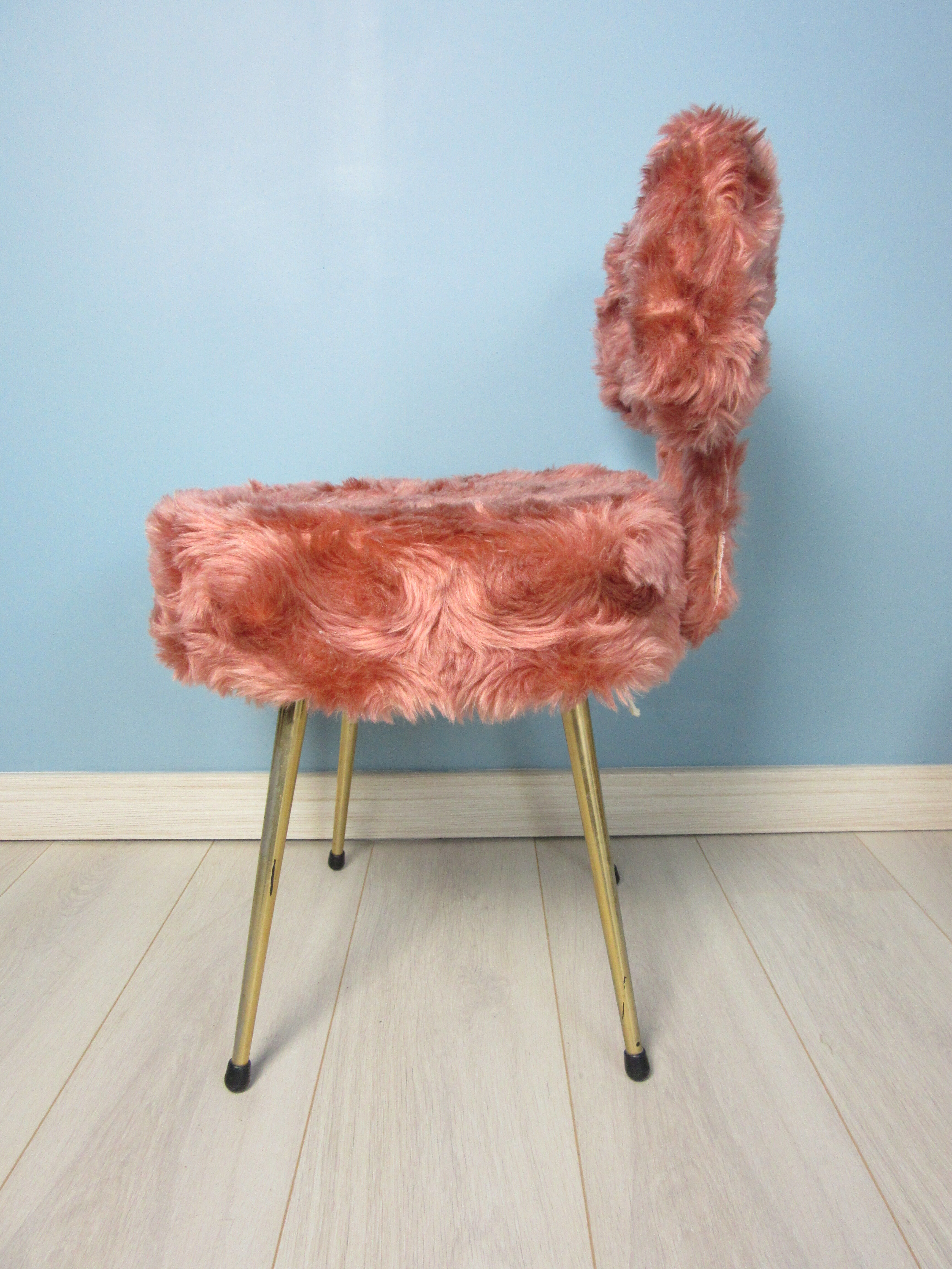 Pink moumoute chair