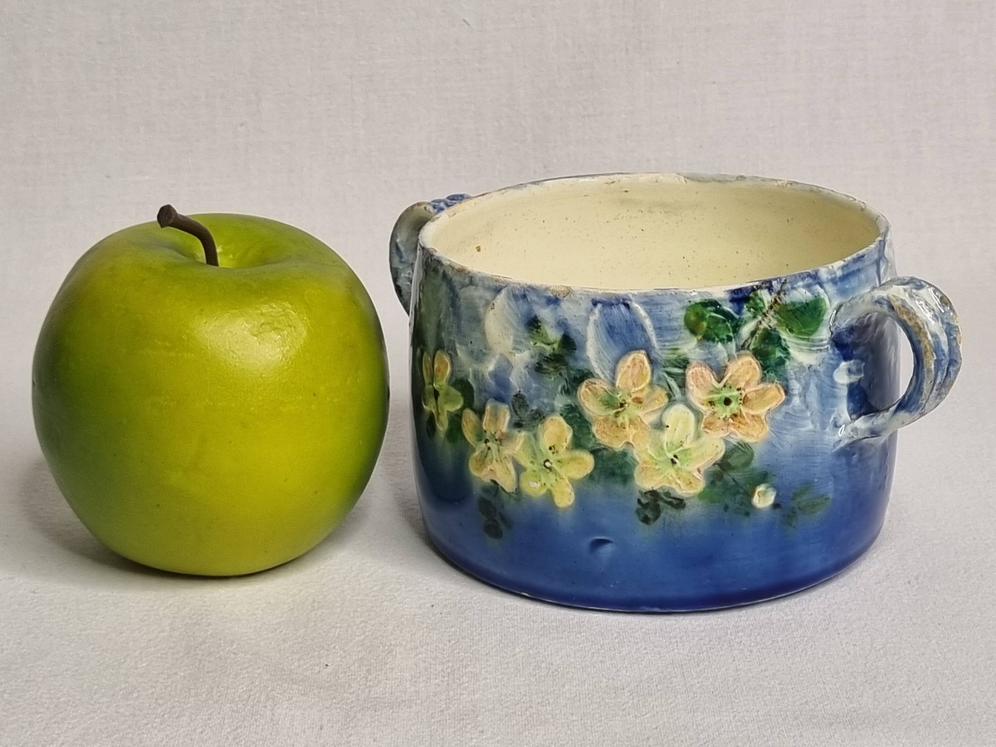 Small enamelled earthenware planter signed Jérôme Massier 19th century 10.5 cm