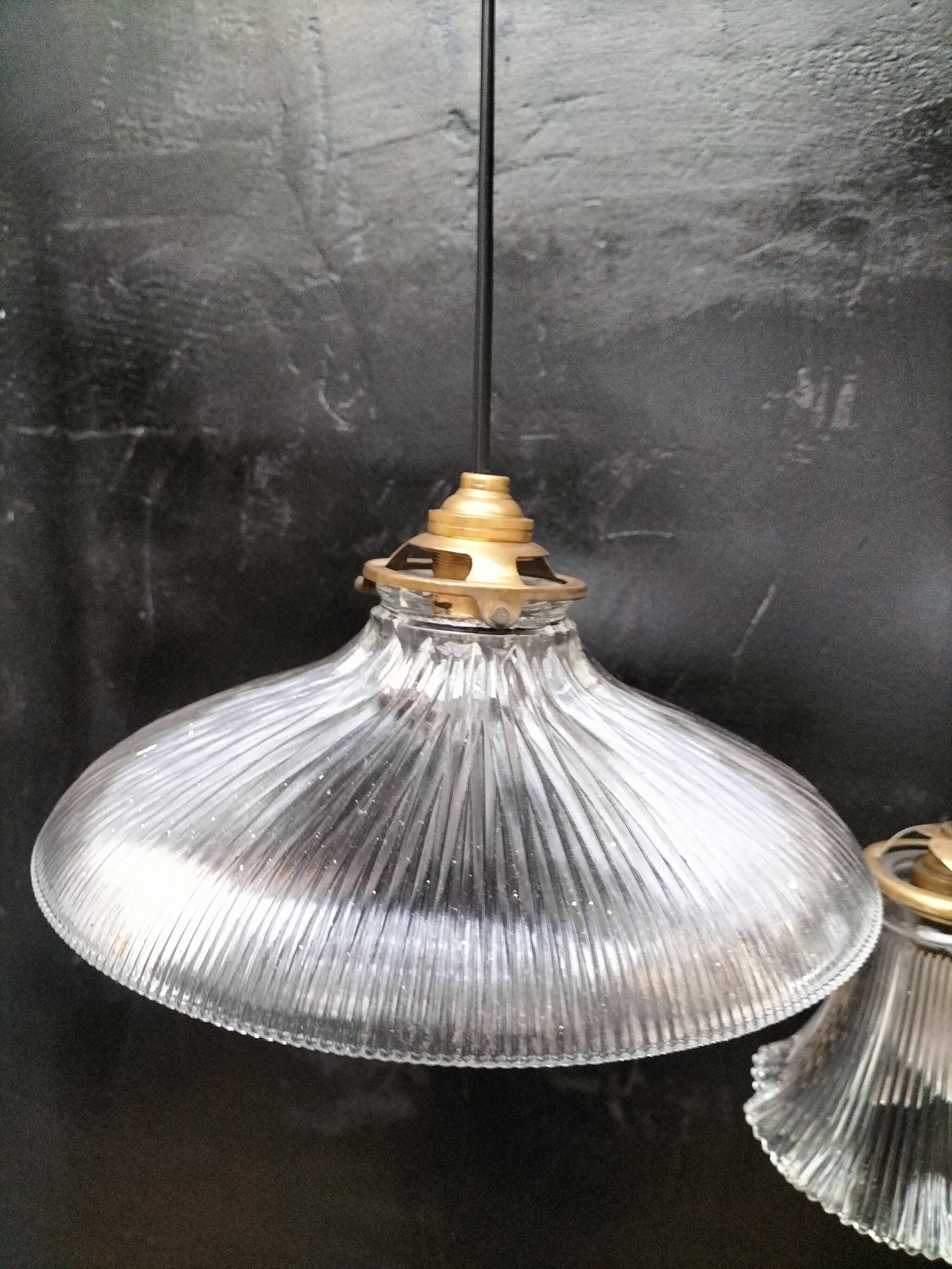 Holophane suspensions