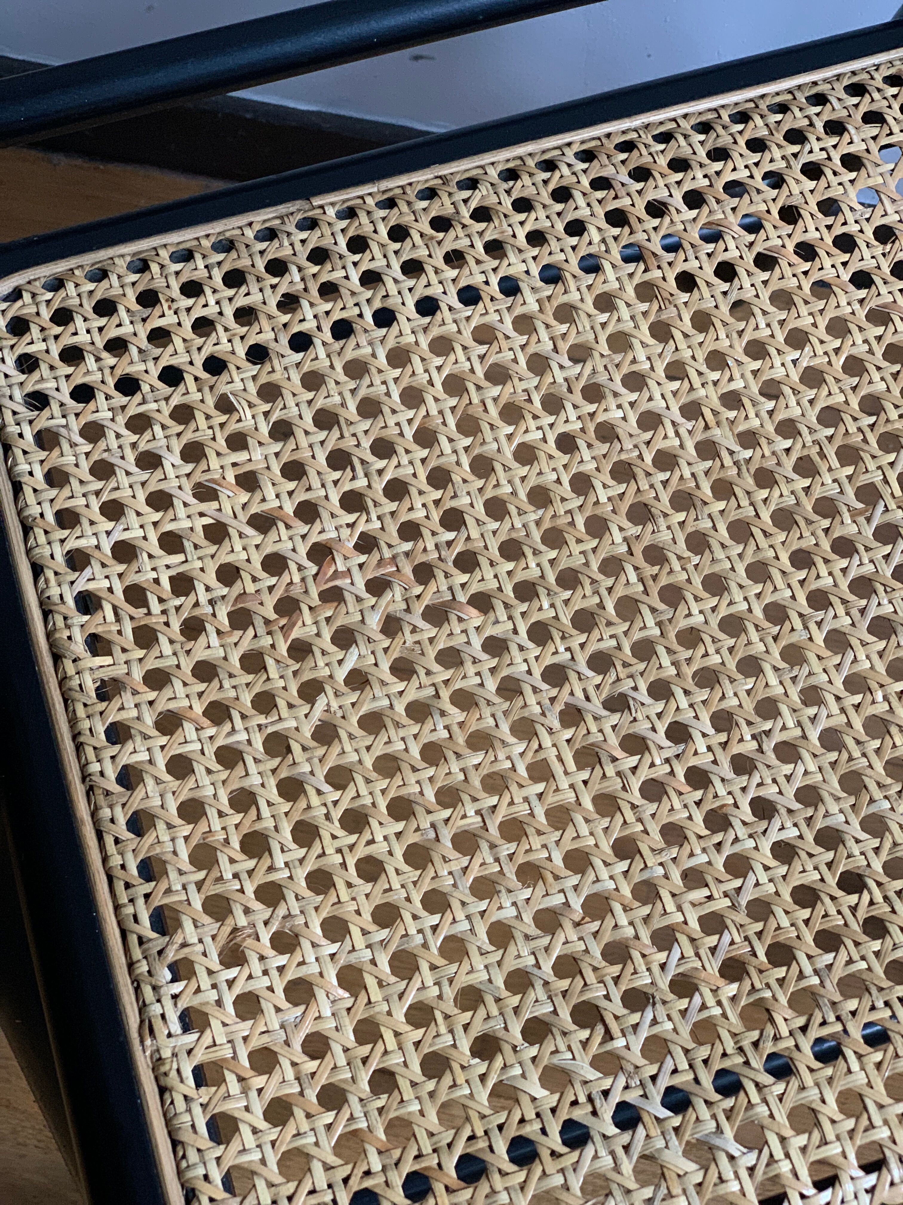 Folding canned chair