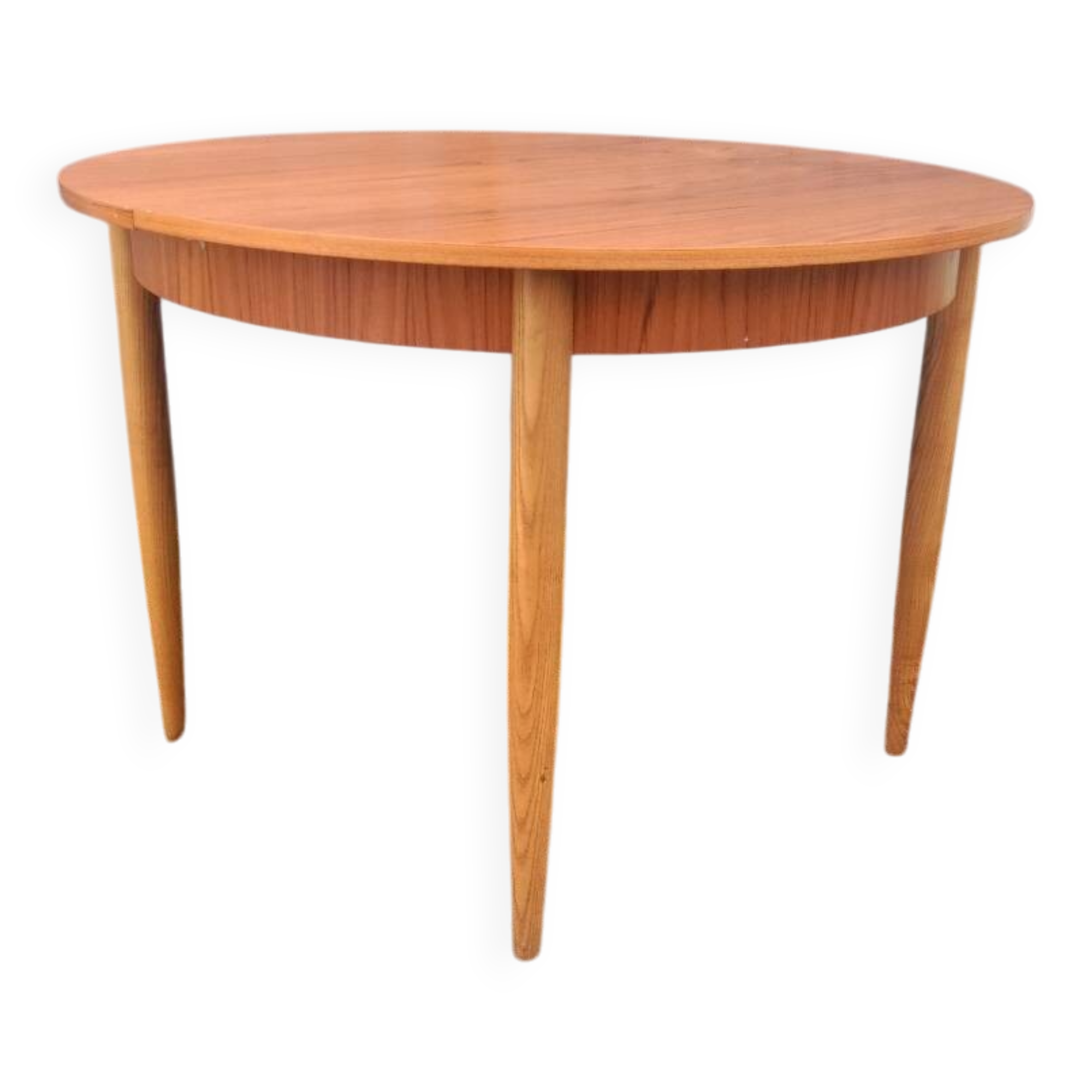 Extendable Scandinavian table