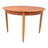 Extendable Scandinavian table