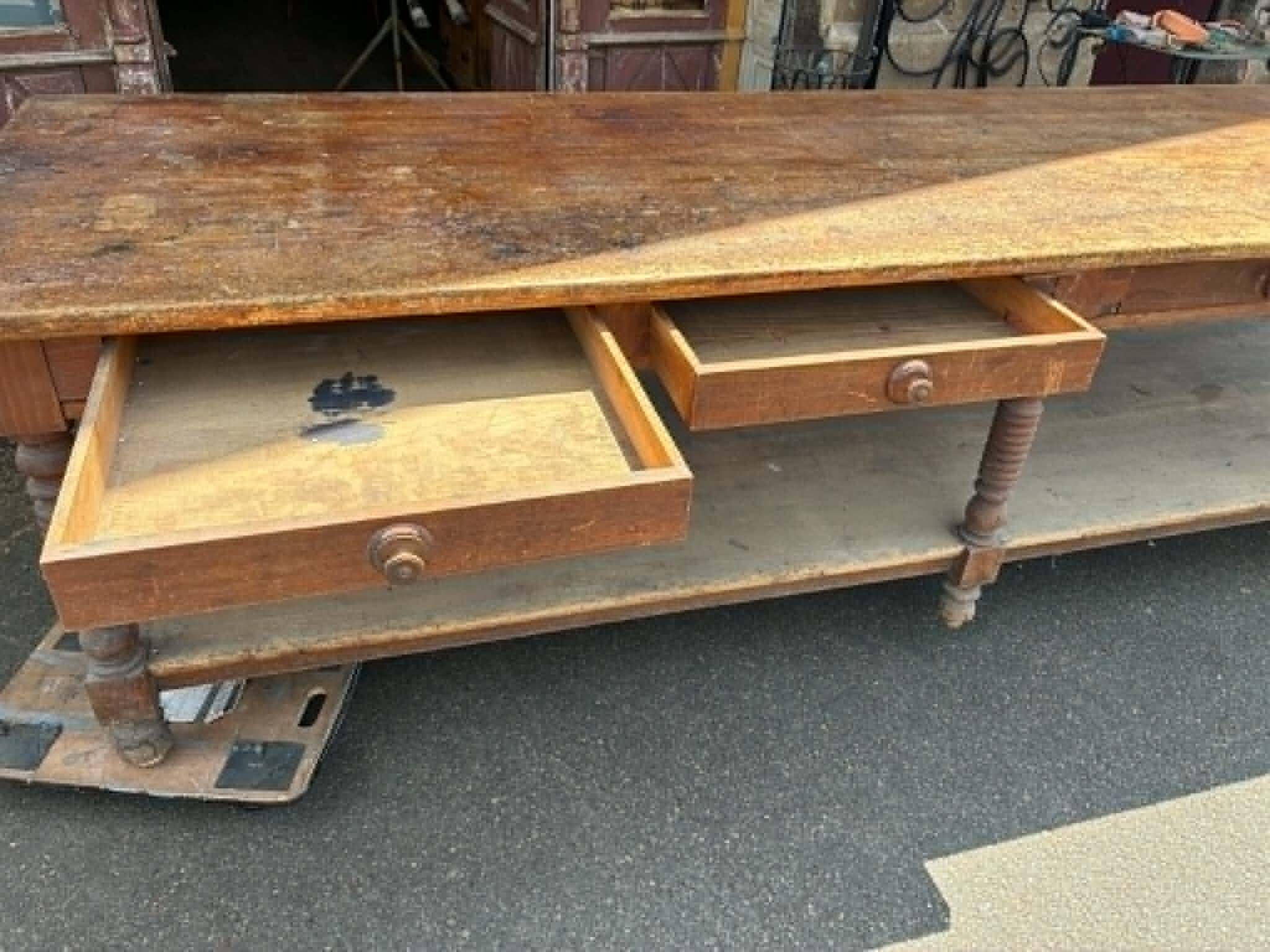 Table de drapier, meuble d'atelier