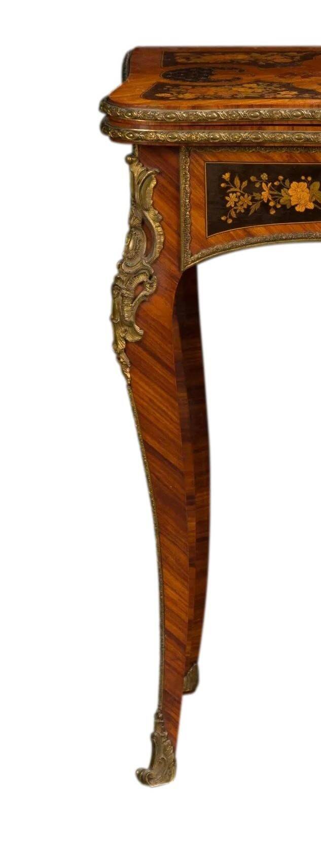 Console, game table in marquetry from the 19th century.