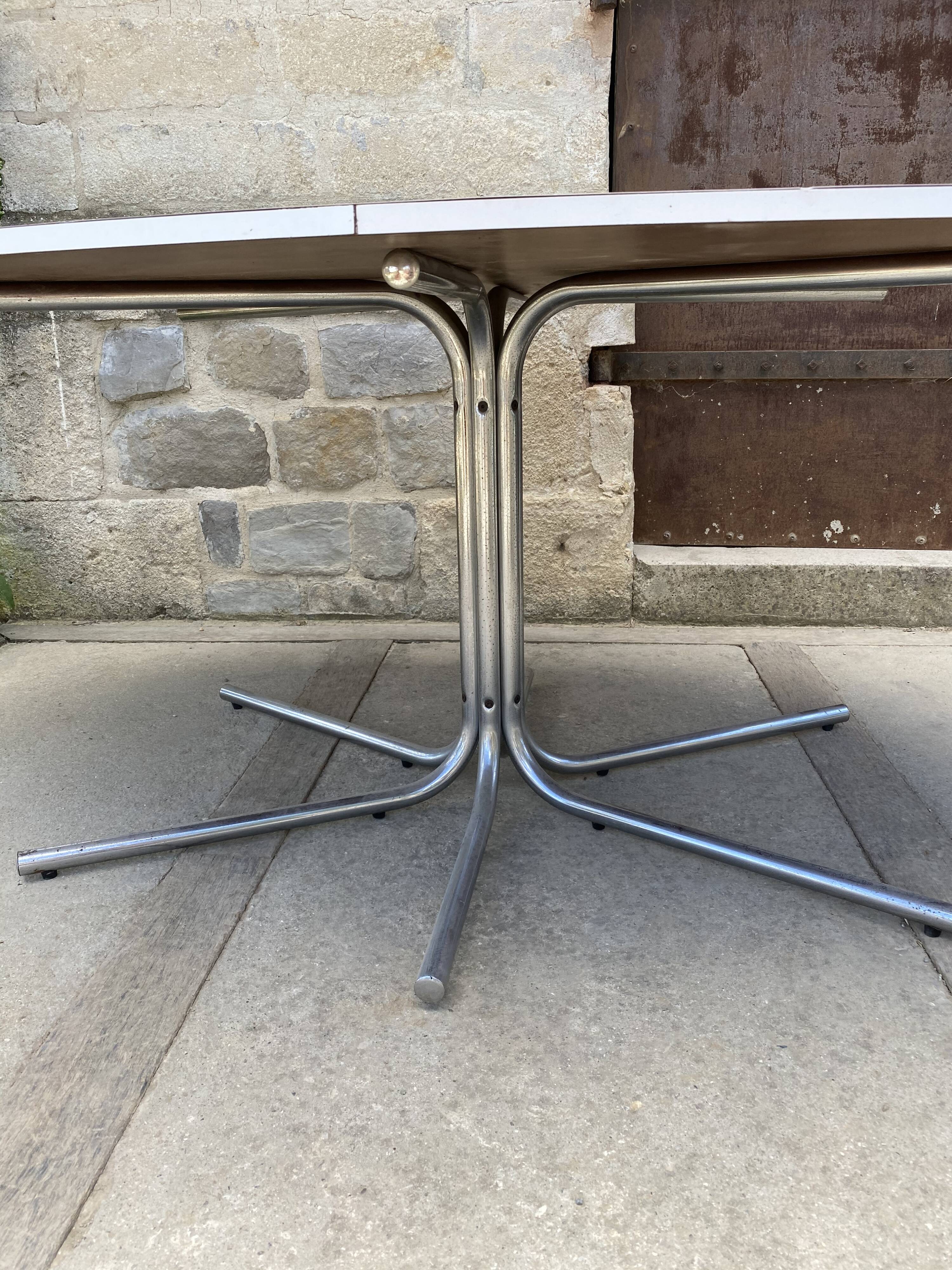 1970s oval design table