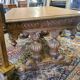 Table renaissance avec des dauphins en chêne