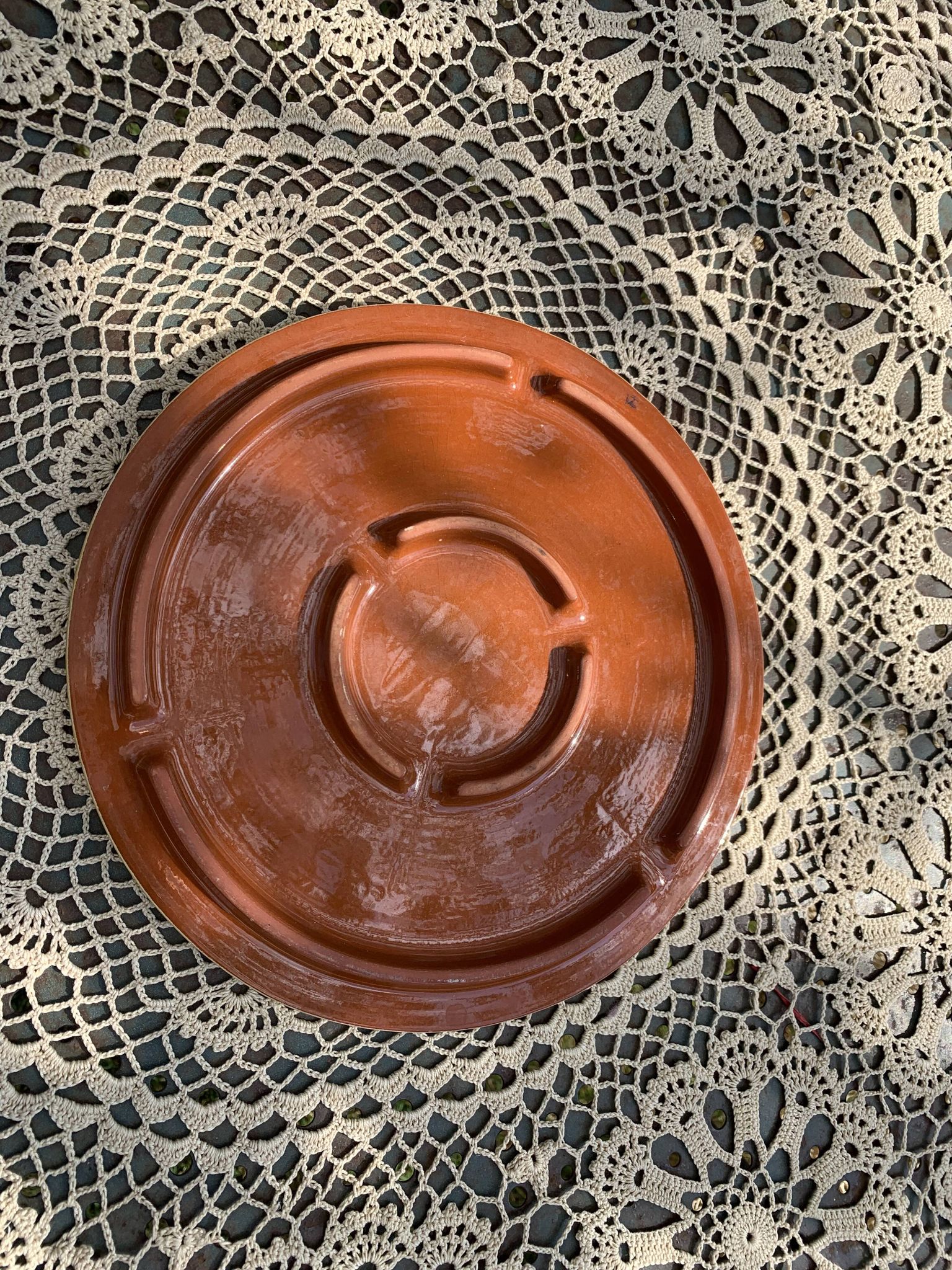 Underside, glazed ceramic, slurry, ivy frieze and rabbit pattern, Vintage
