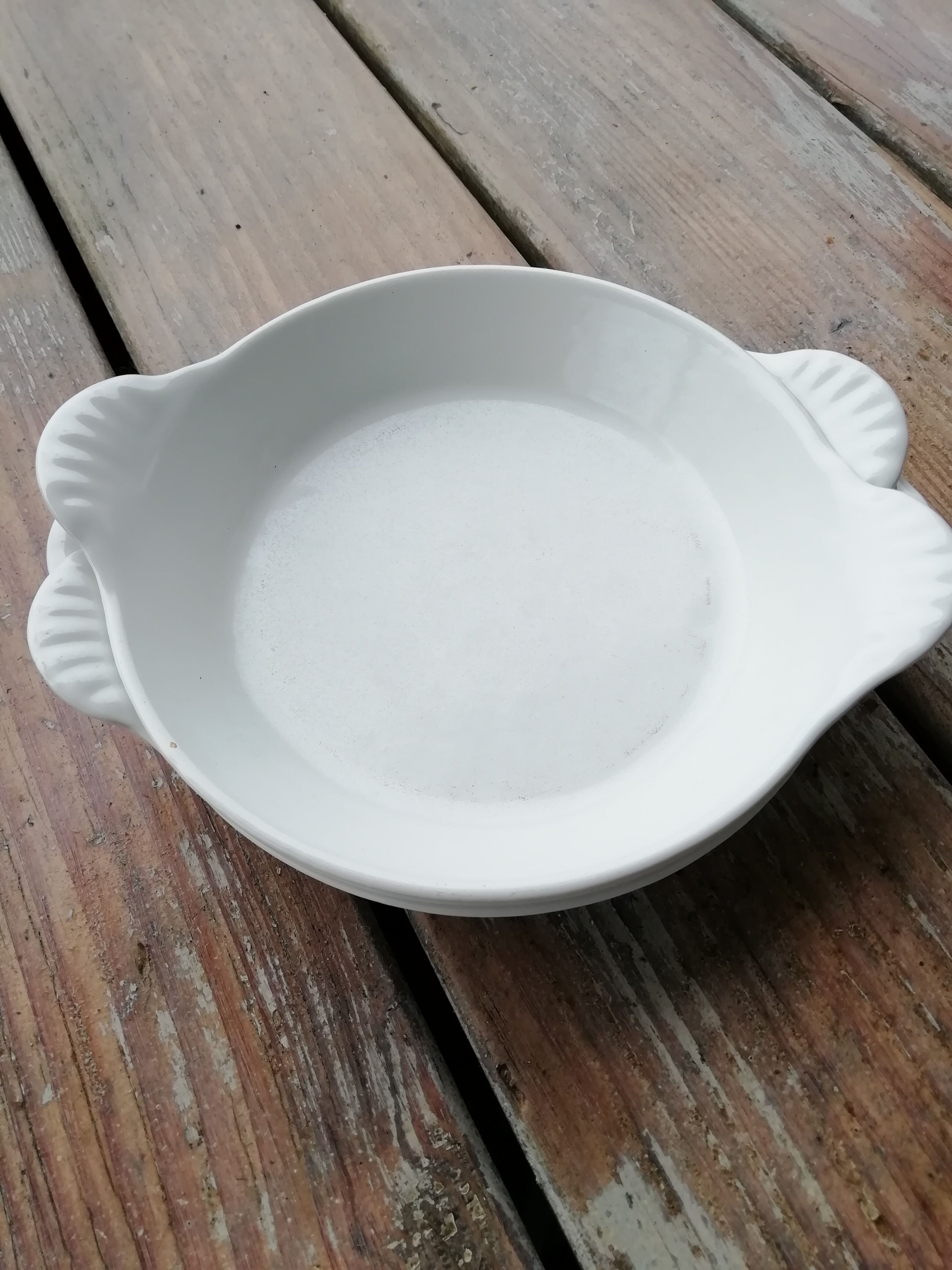 Set of 3 cast iron winged dishes