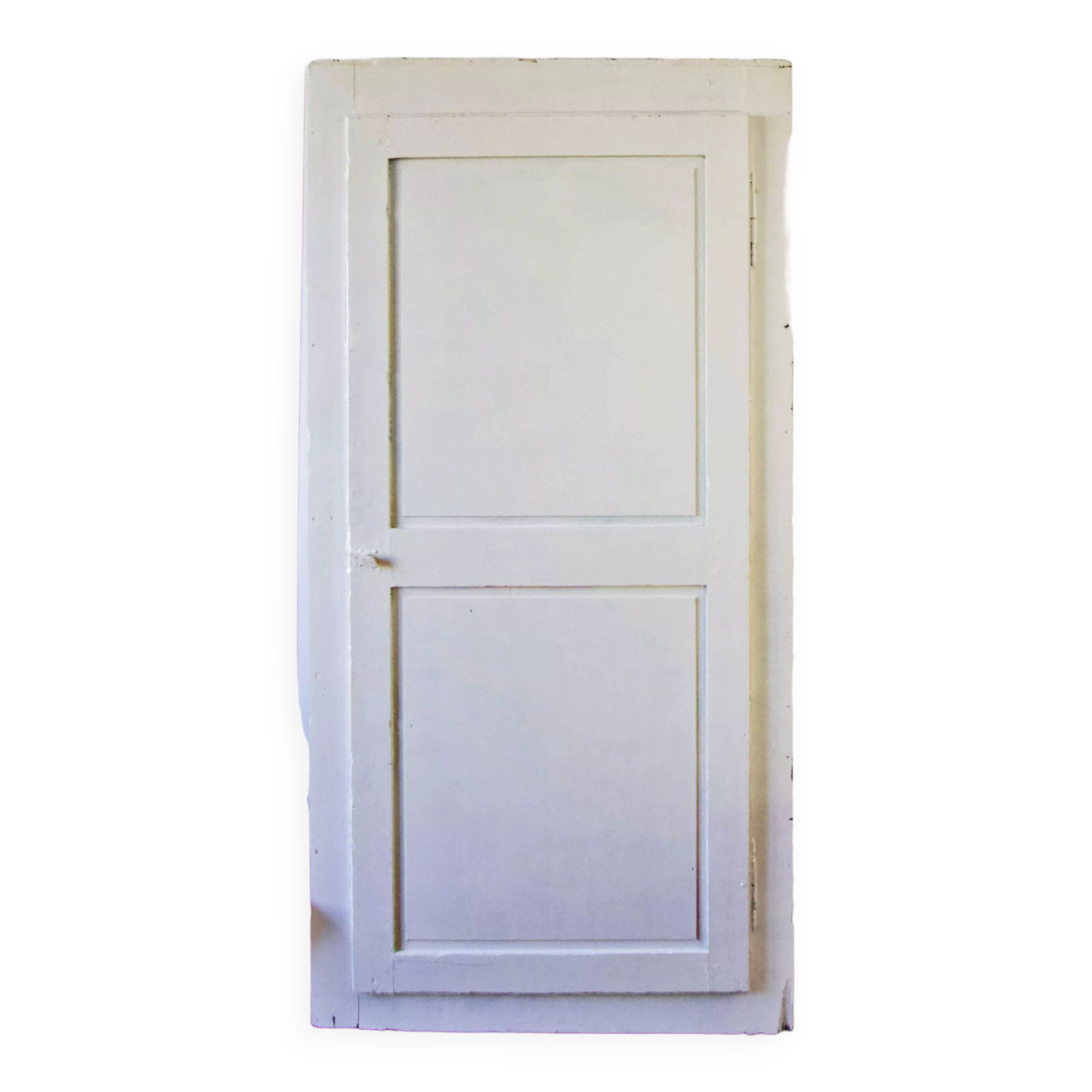 White and wood bonnet