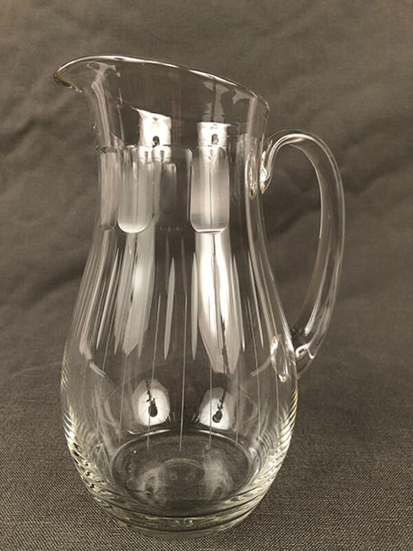 Ensemble composé d’une carafe et d’un broc en cristal du même modèle