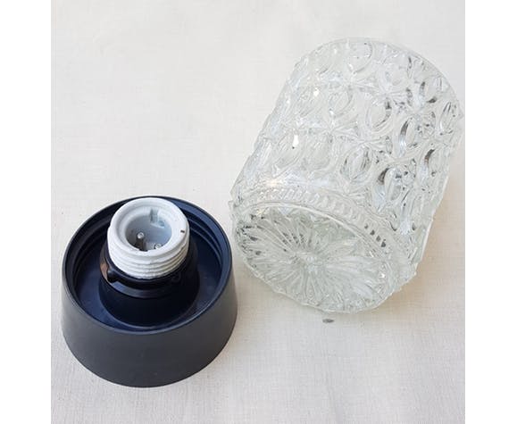 Chiselled glass ceiling and black bakelite base
