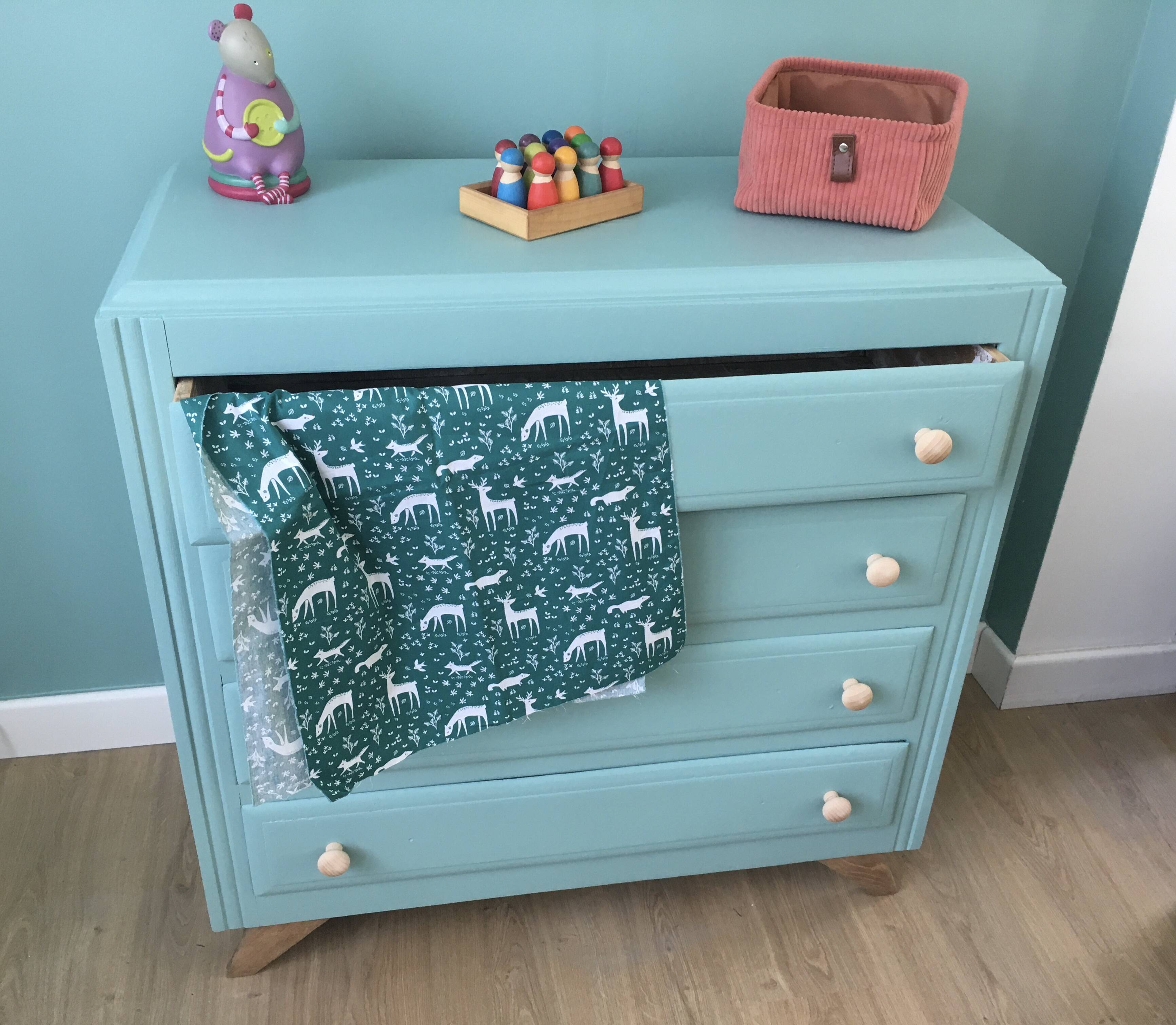 Vintage chest of drawers 4 drawers compass feet