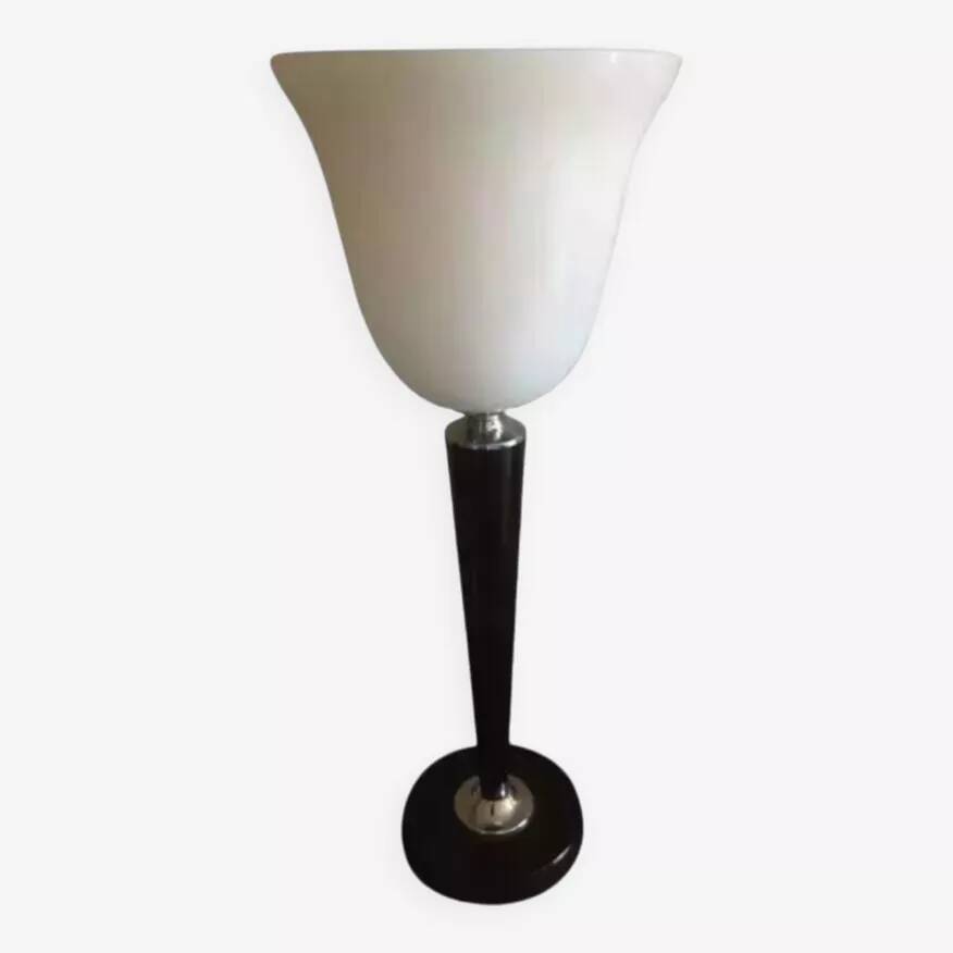 Black lacquered wood and white opaline lamp