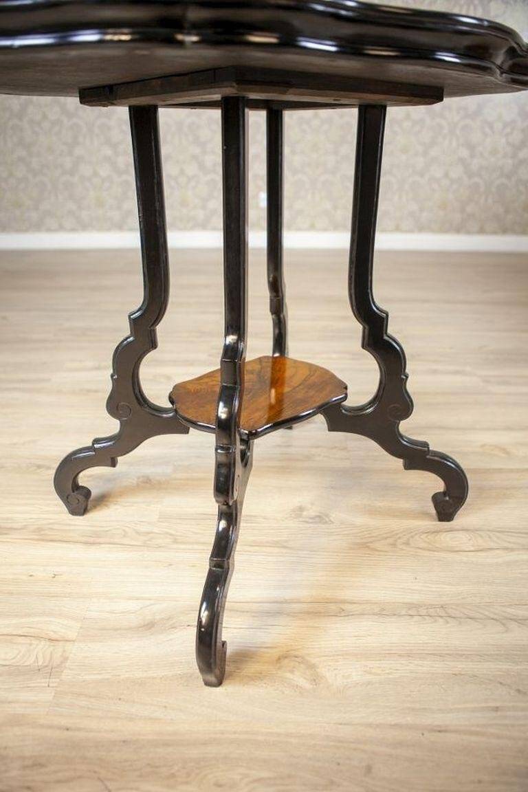 Oval Tea Table in Walnut and Veneer, 1870