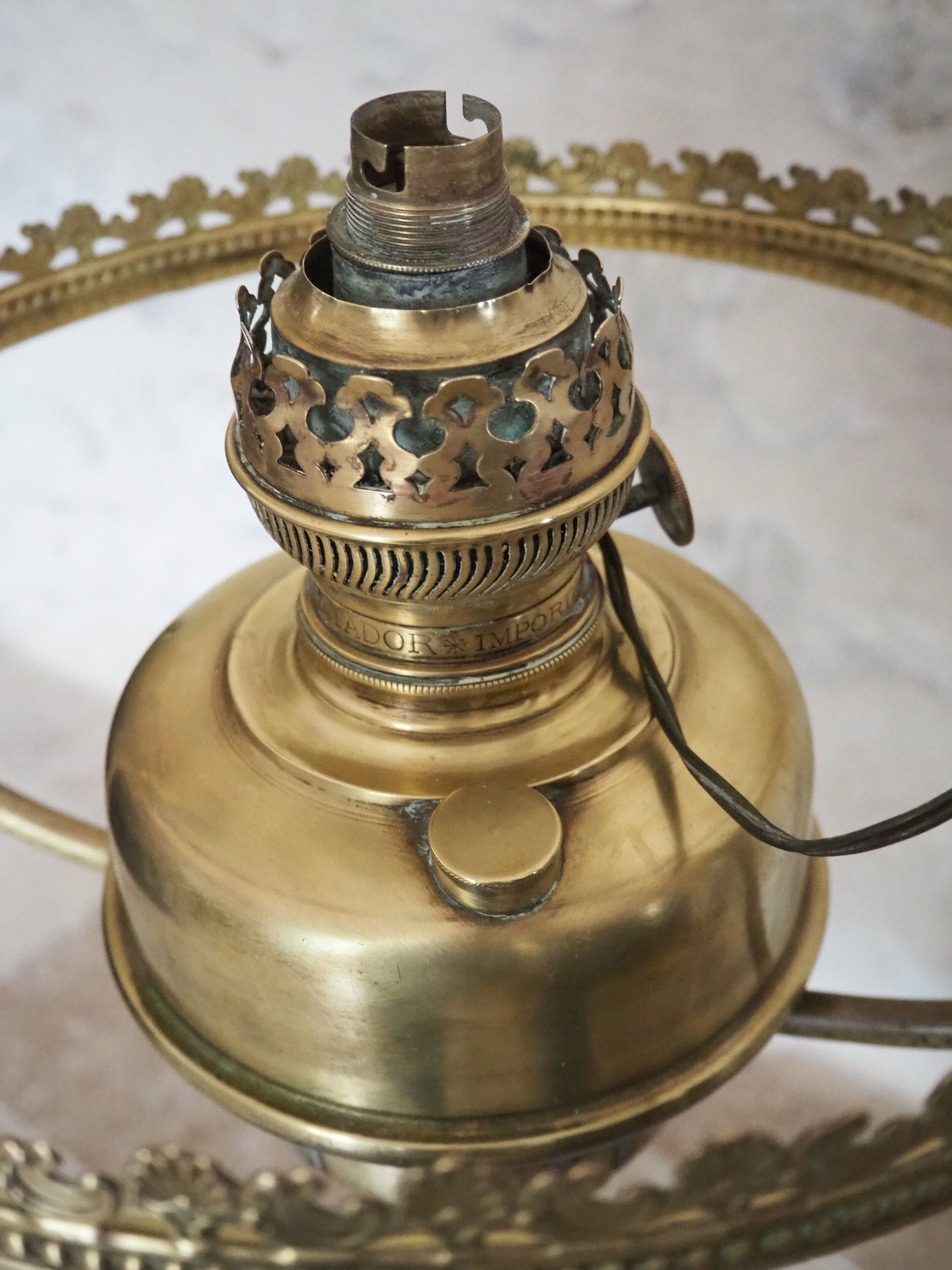 Old suspension in opaline and brass