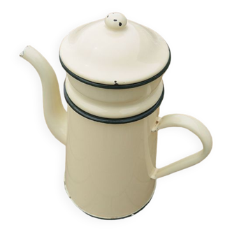 Ancienne cafetière en email blanc cassé