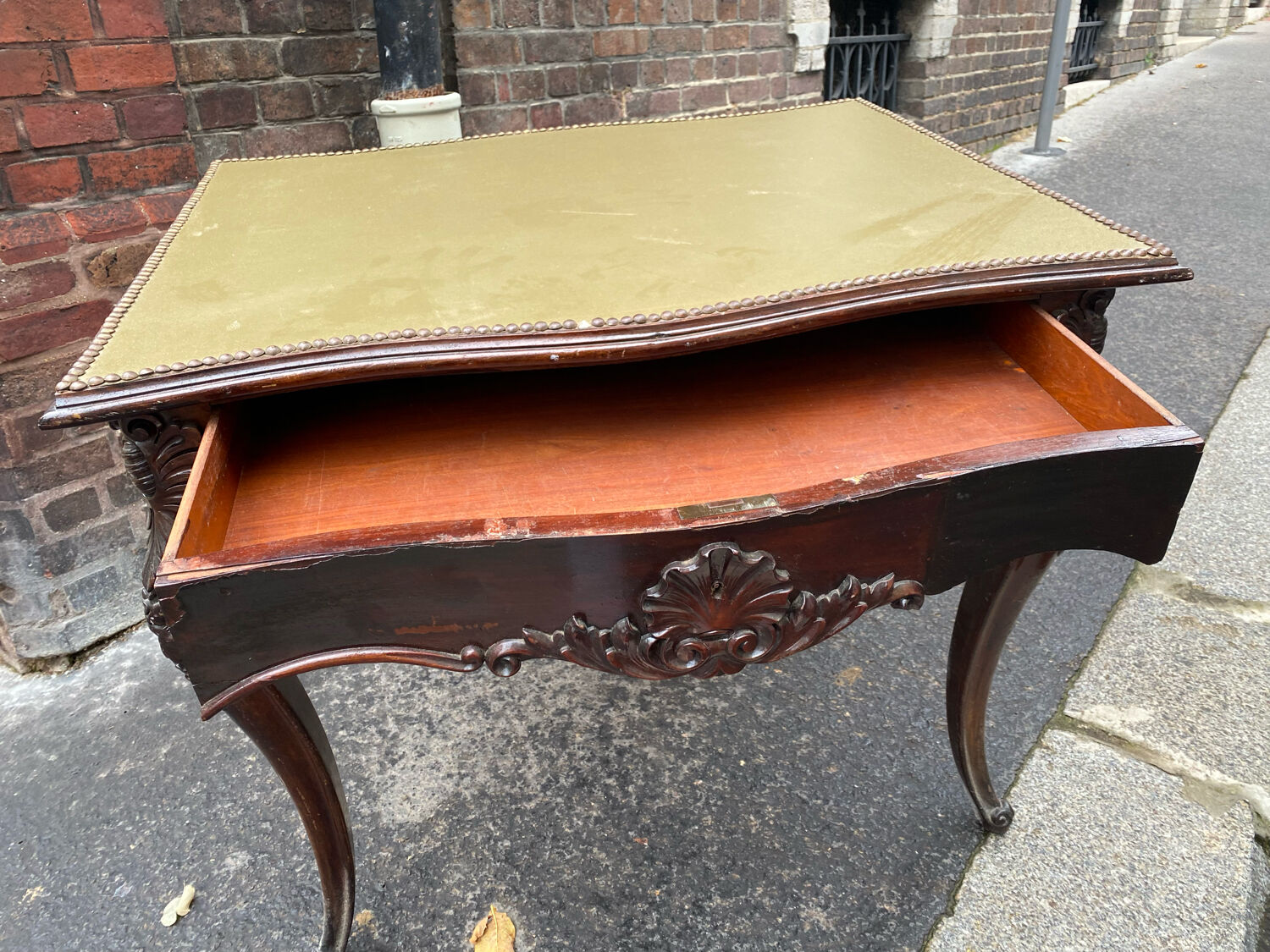 Office in wood and leather