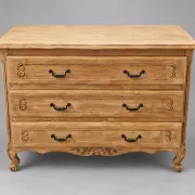 Wooden chest of drawers