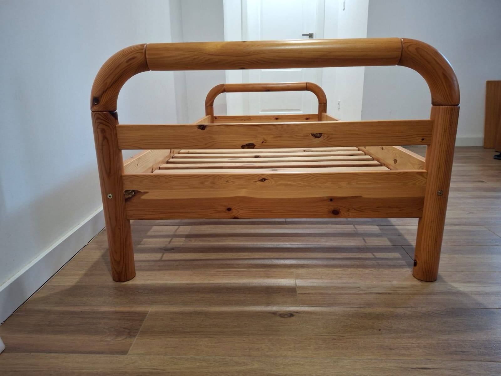 Single Pine Bed, Scandinavia