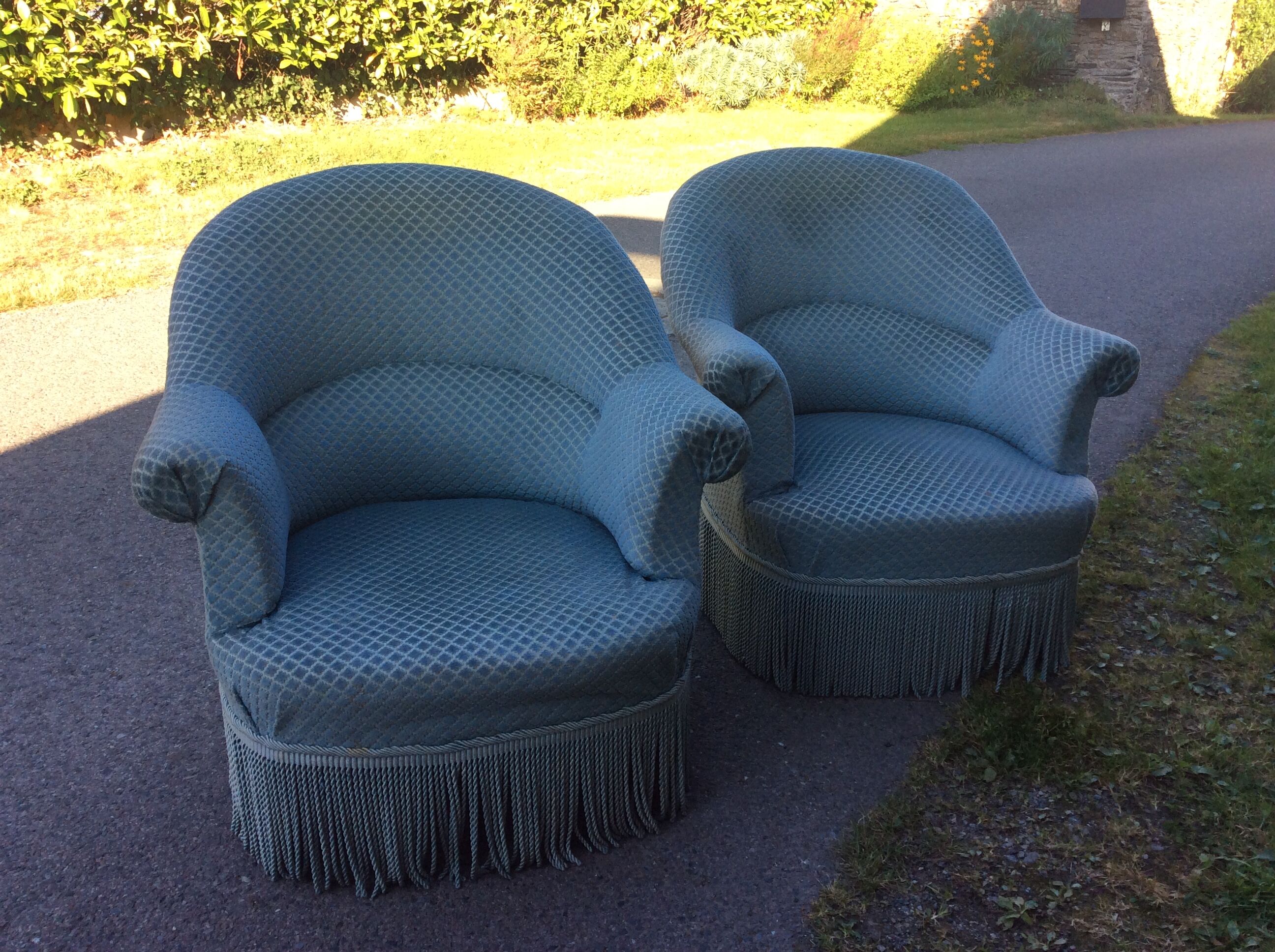 Paire de fauteuils crapaud en velours bleue