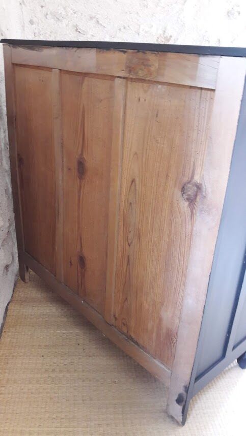 Black Parisian buffet