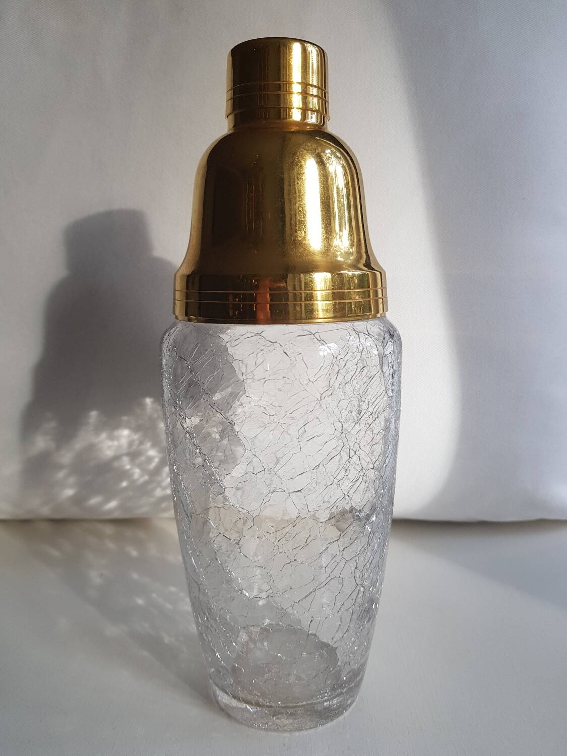 Shaker à cocktail en verre craquelé du milieu du siècle avec détails plaqués or