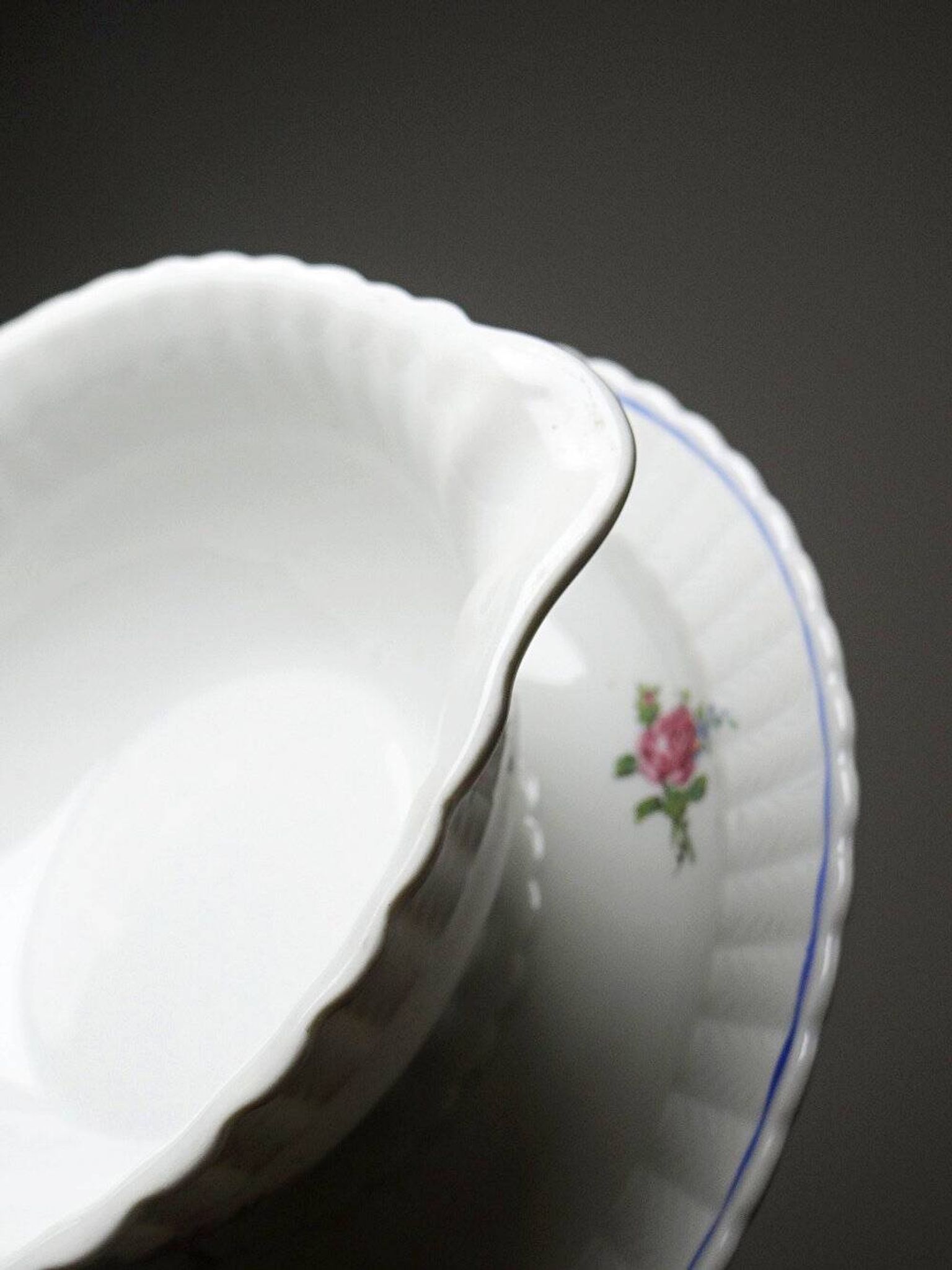 Bernardaud sauceboat Limoges porcelain with floral decoration from the 1920s to 1950s.