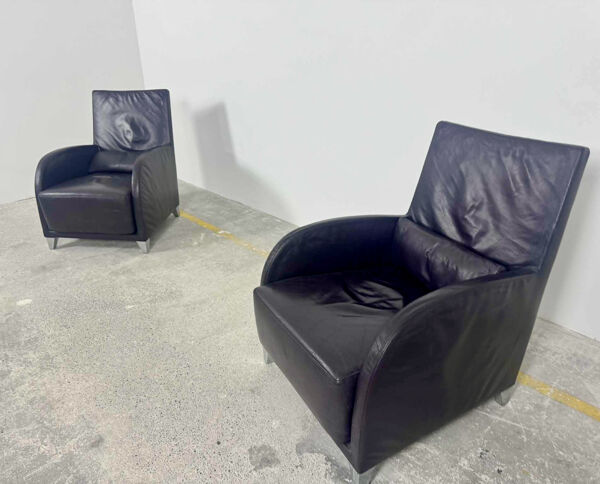 Paire Fauteuils club cuir aubergine Editeur Cinna