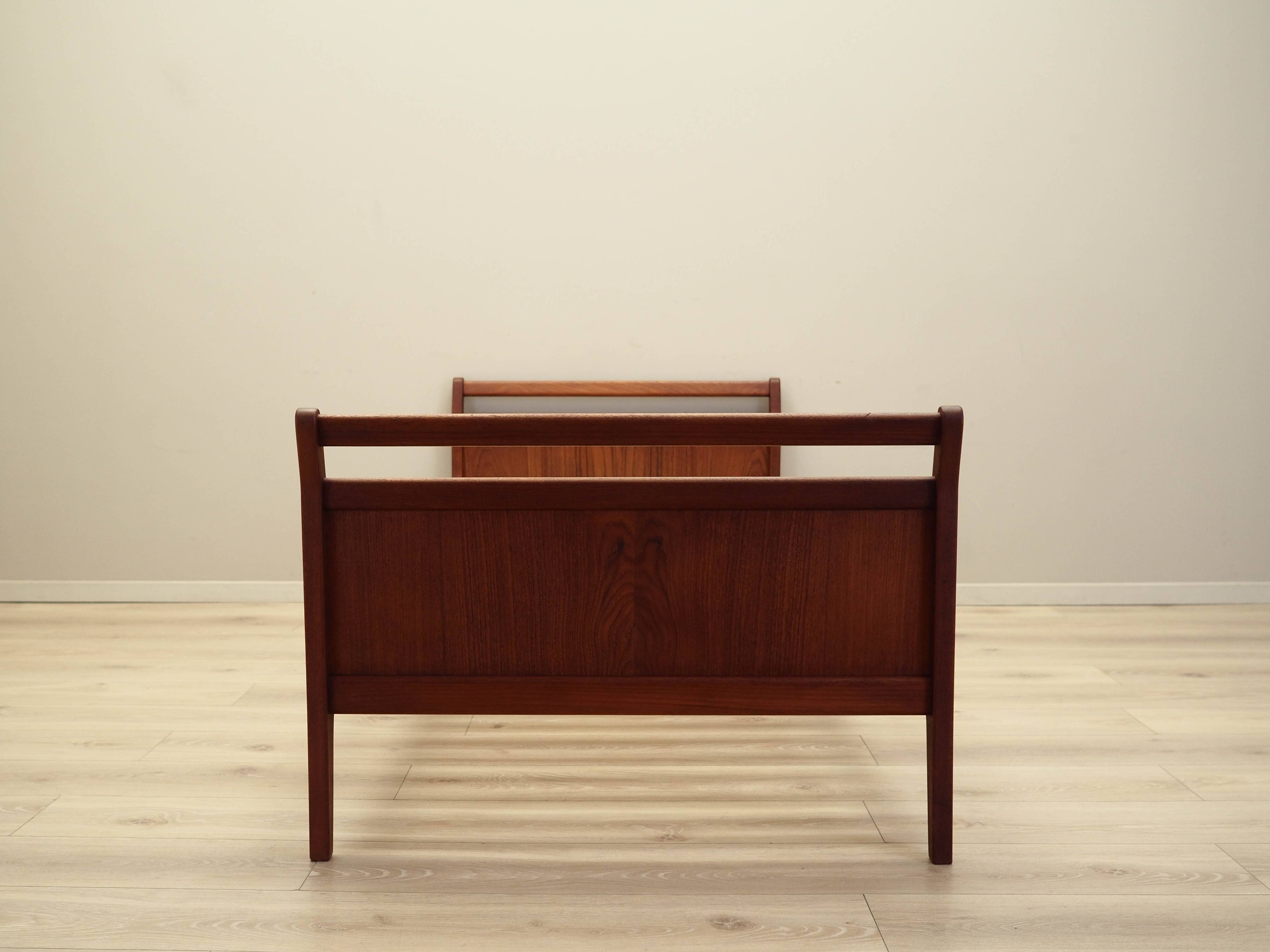 Lit en teck, design danois, années 1970, production : Danemark