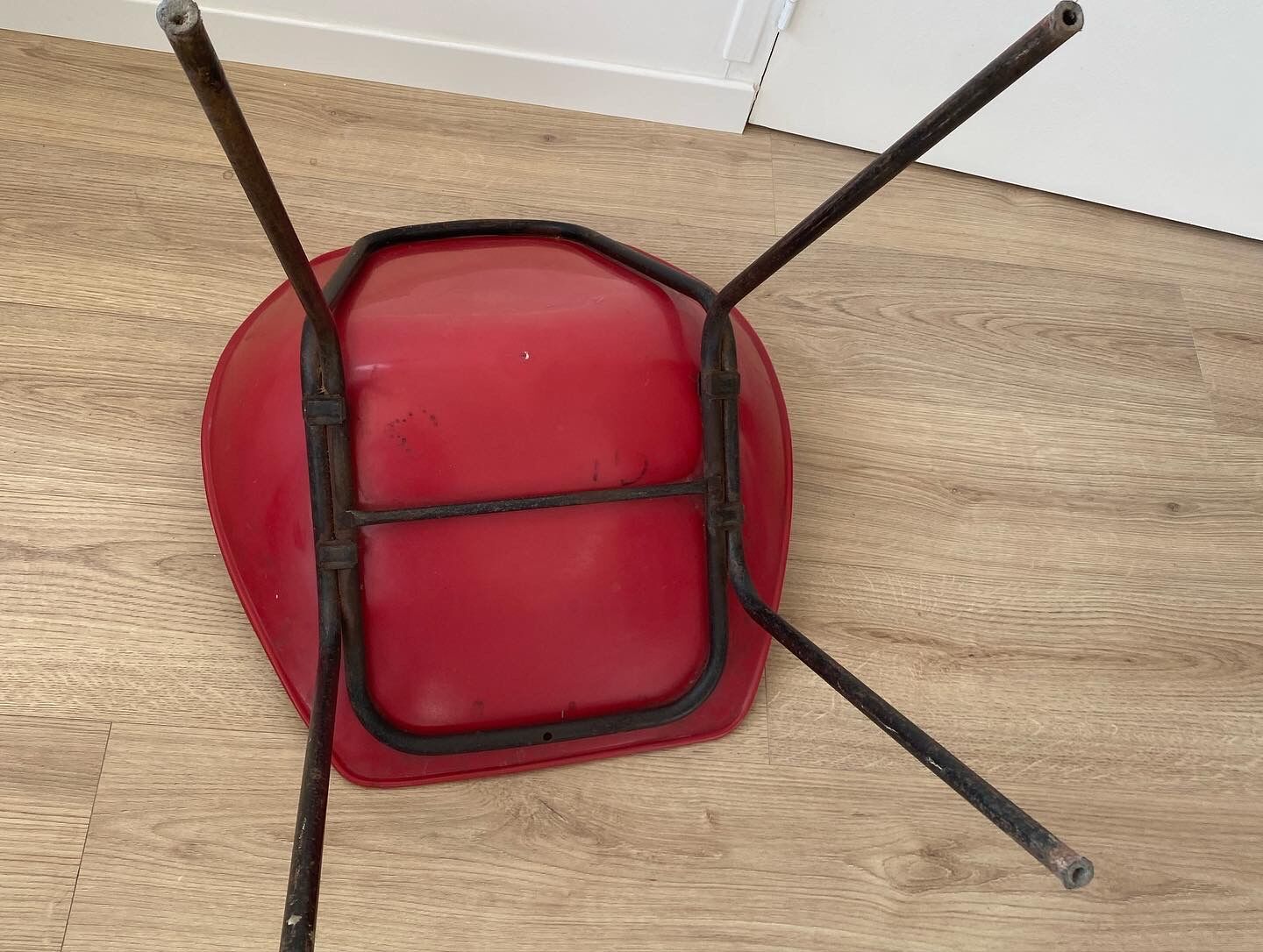 Shell chair Pierre Guariche