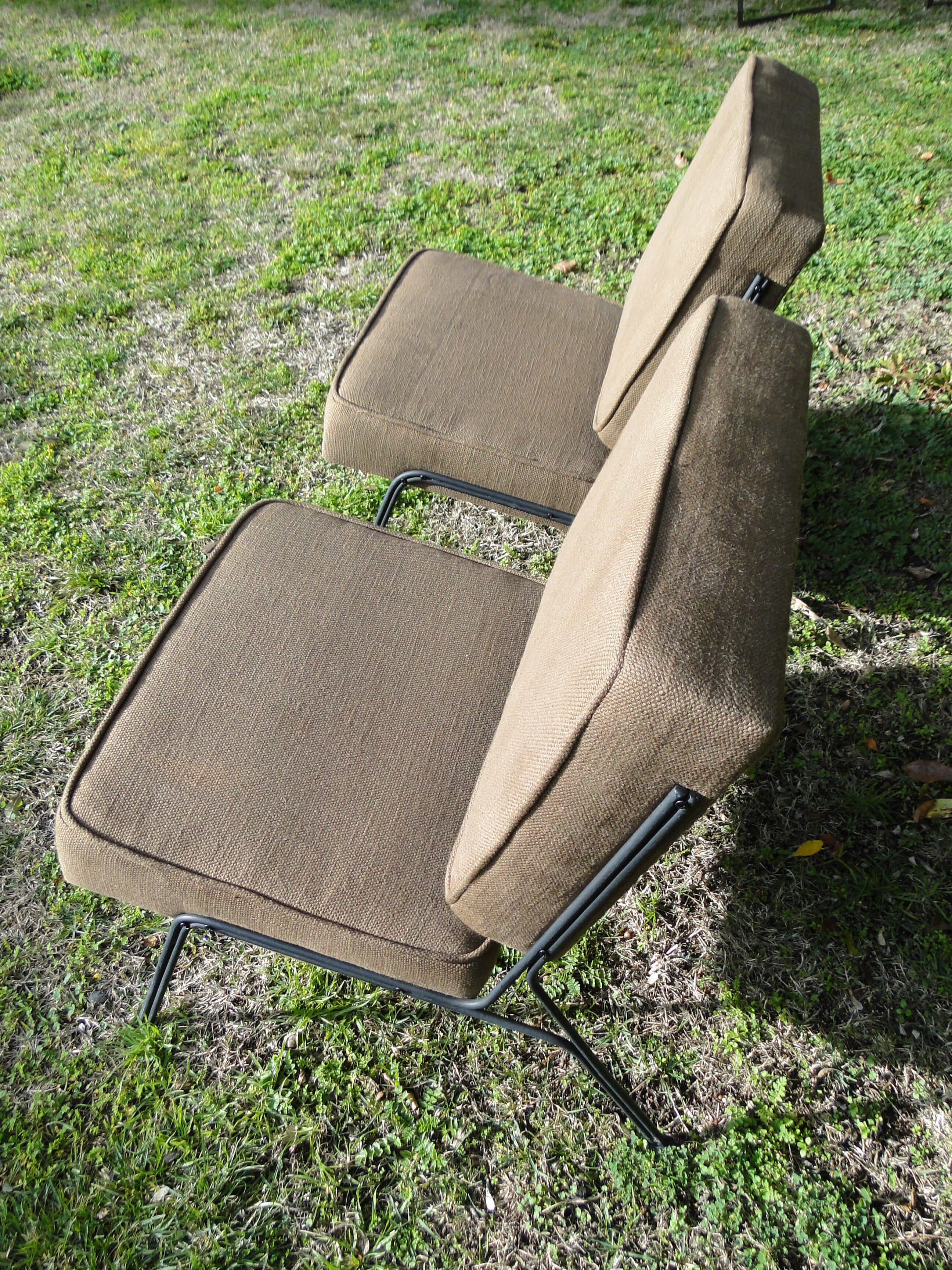 Paire de chauffeuses fauteuils en tissu marron