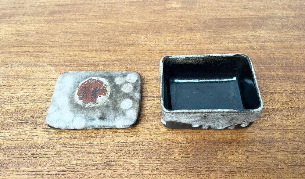 West German pottery box, fat lava WGP from the mid-century with lid, 1960s.