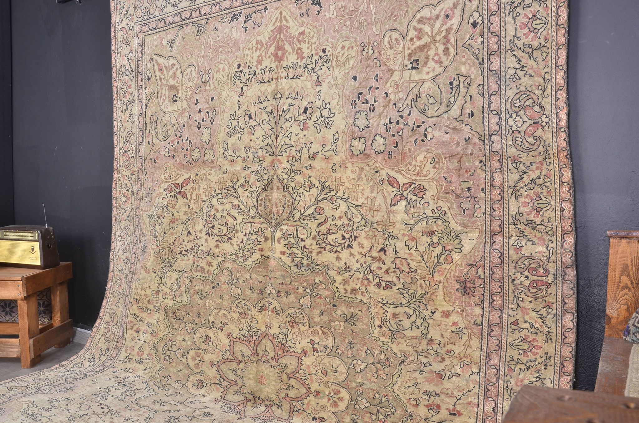Tapis vintage à motifs floraux, fait à la main, sku698