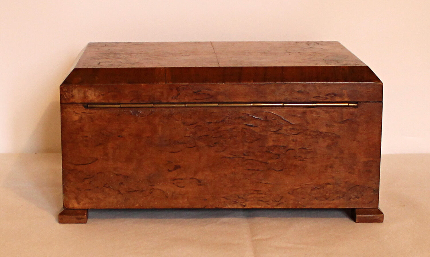 Box art-deco in elm magnifier