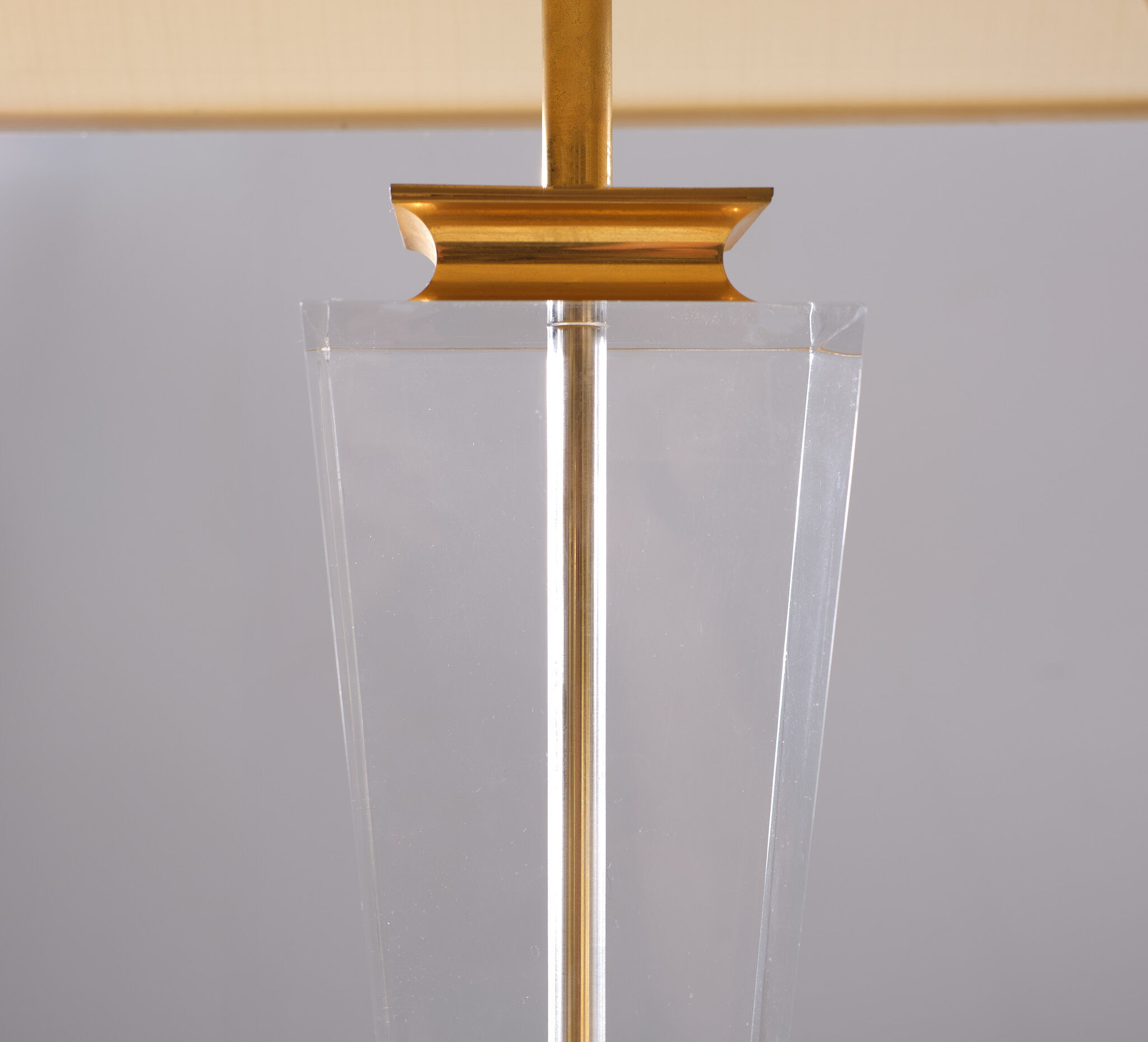 Paire de lampes de table Hollywood Regency lucite 1970 France