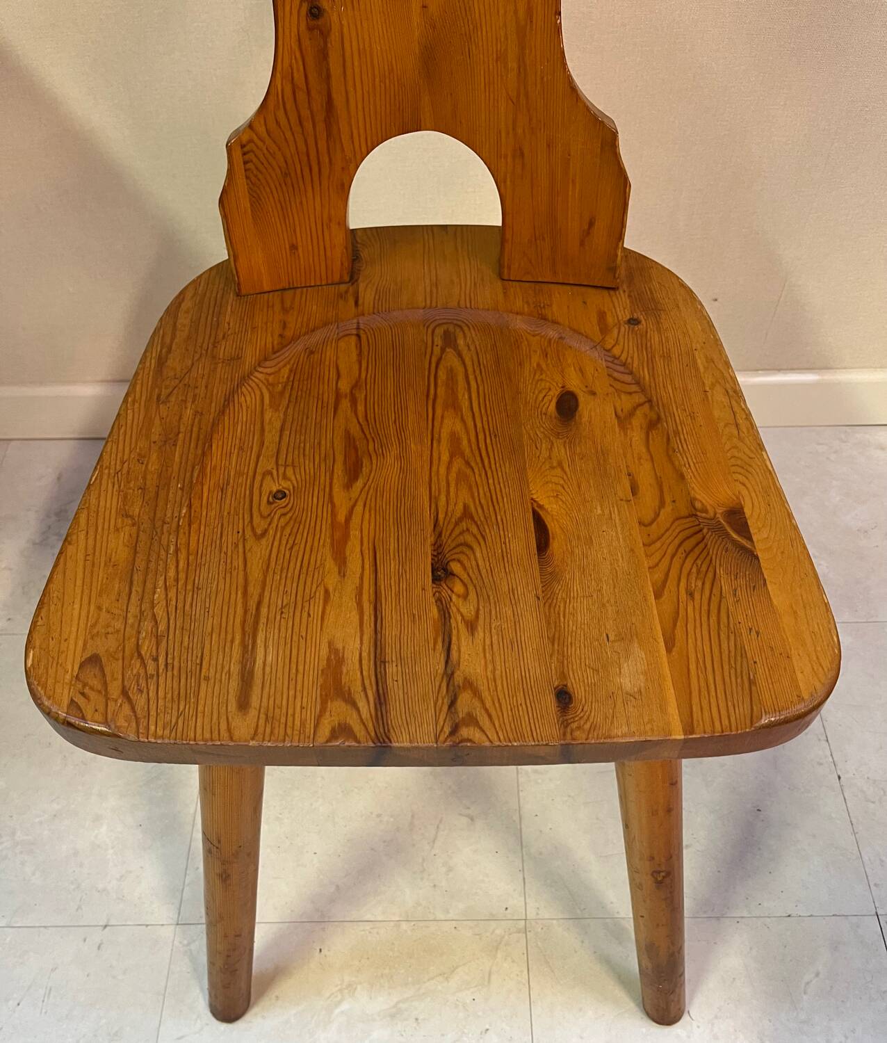 Mountain chalet style pine chair