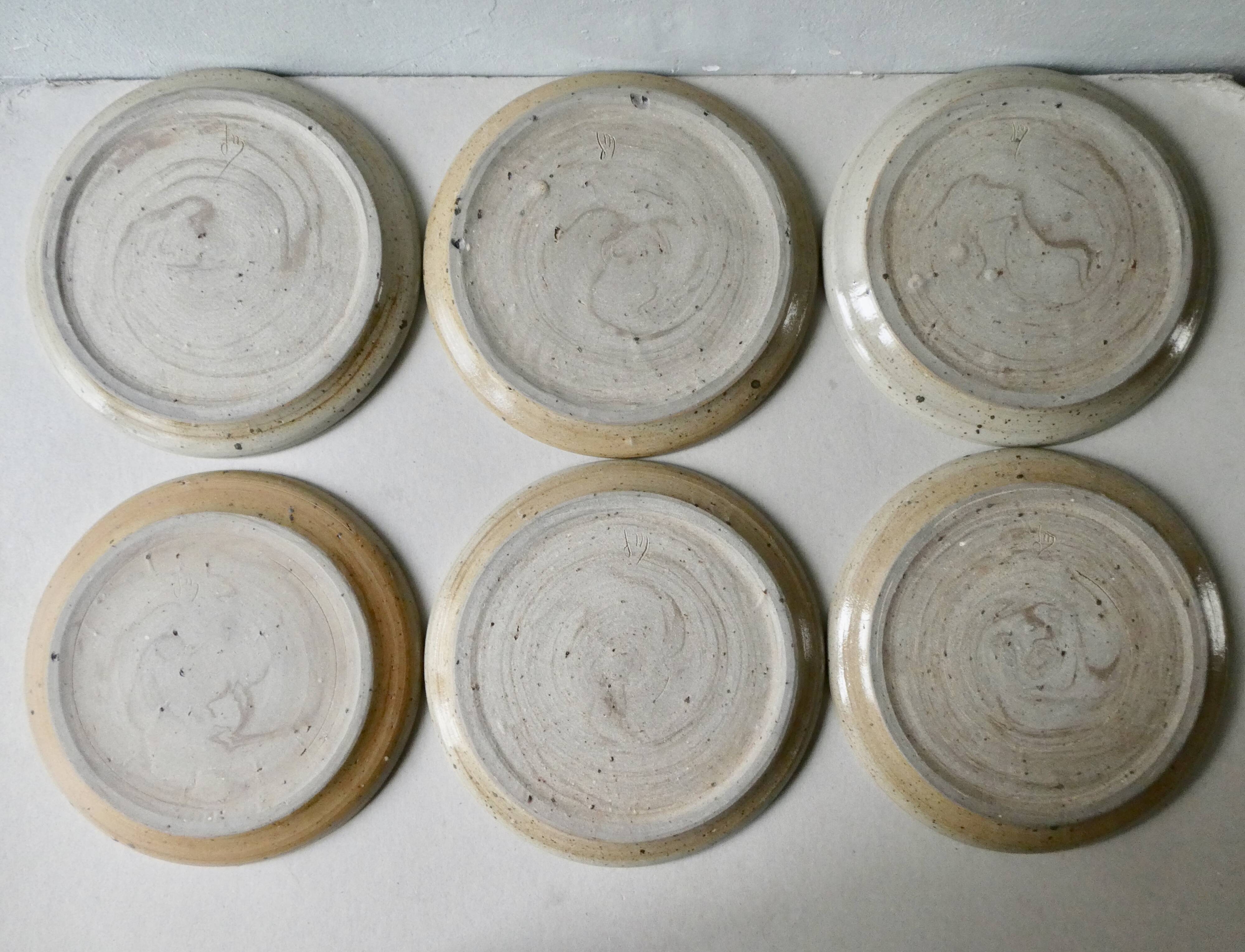 Set of 6 flat plates made of pyrity sandstone, signed