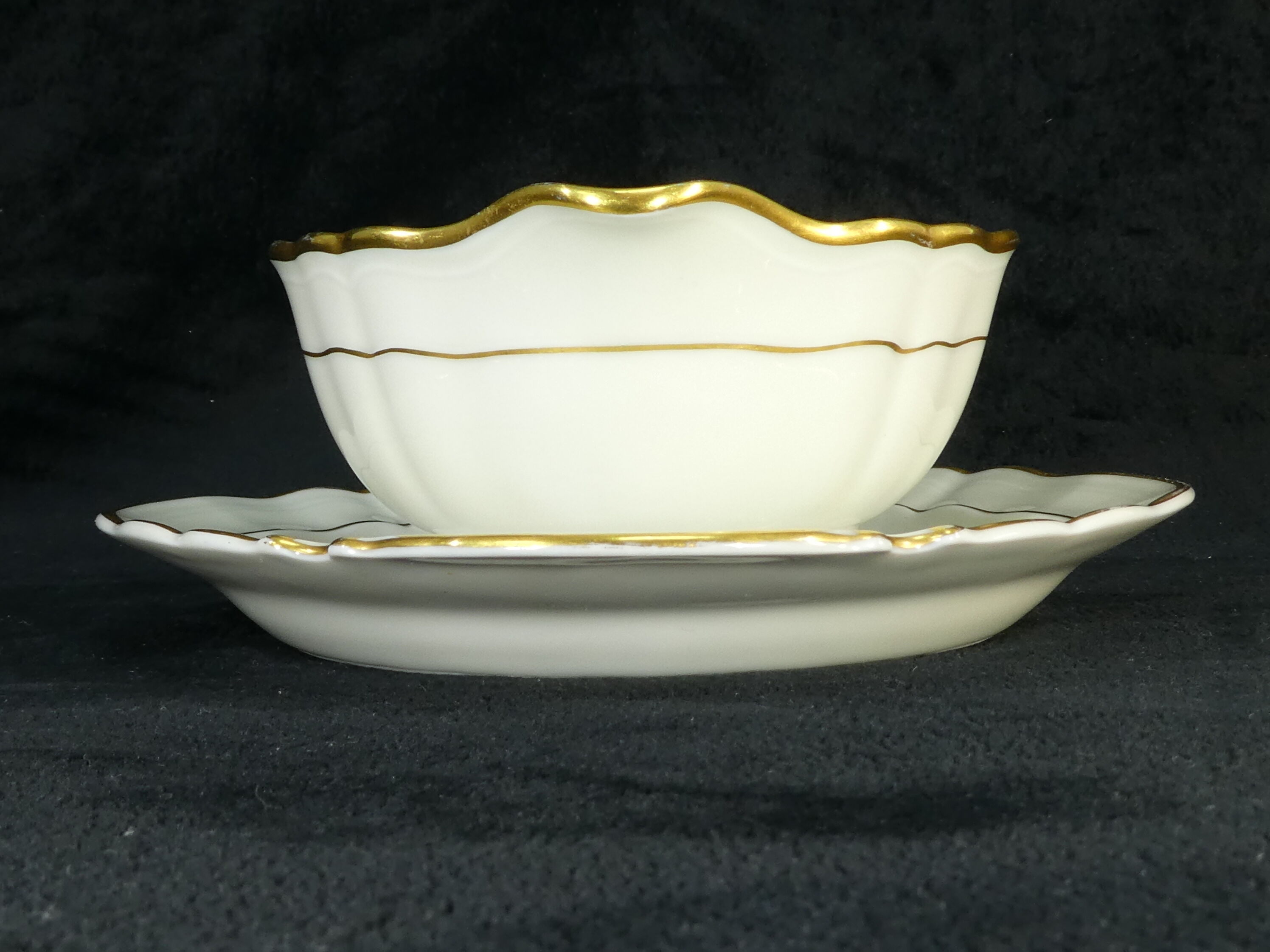 Porcelain sauciere from Limoges Bernardaud model louis xv