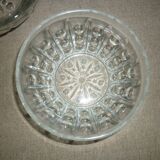 Lot saladier et  4 coupelles en verre moulé pressé