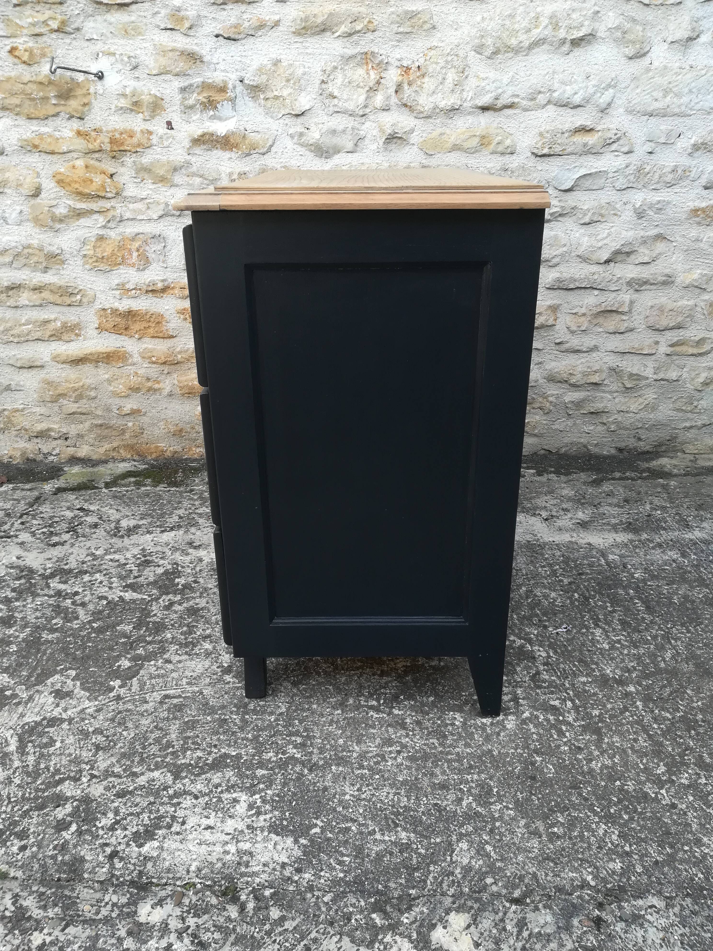 Vintage chest of drawers