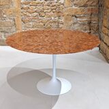 Round table in red marble by Eero Saarinen for Knoll