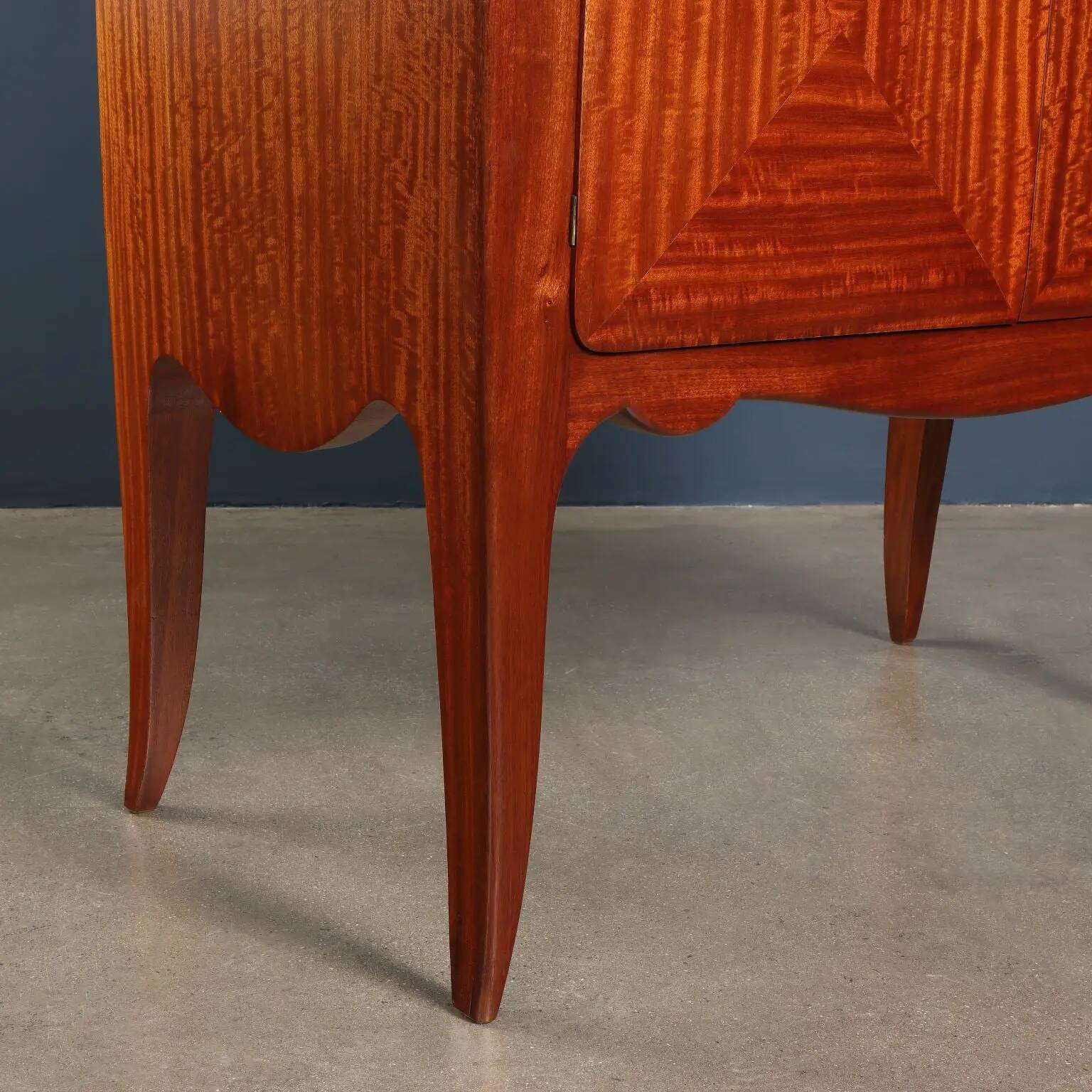 Vintage trumeau in mahogany veneer, Italy, 1950s.