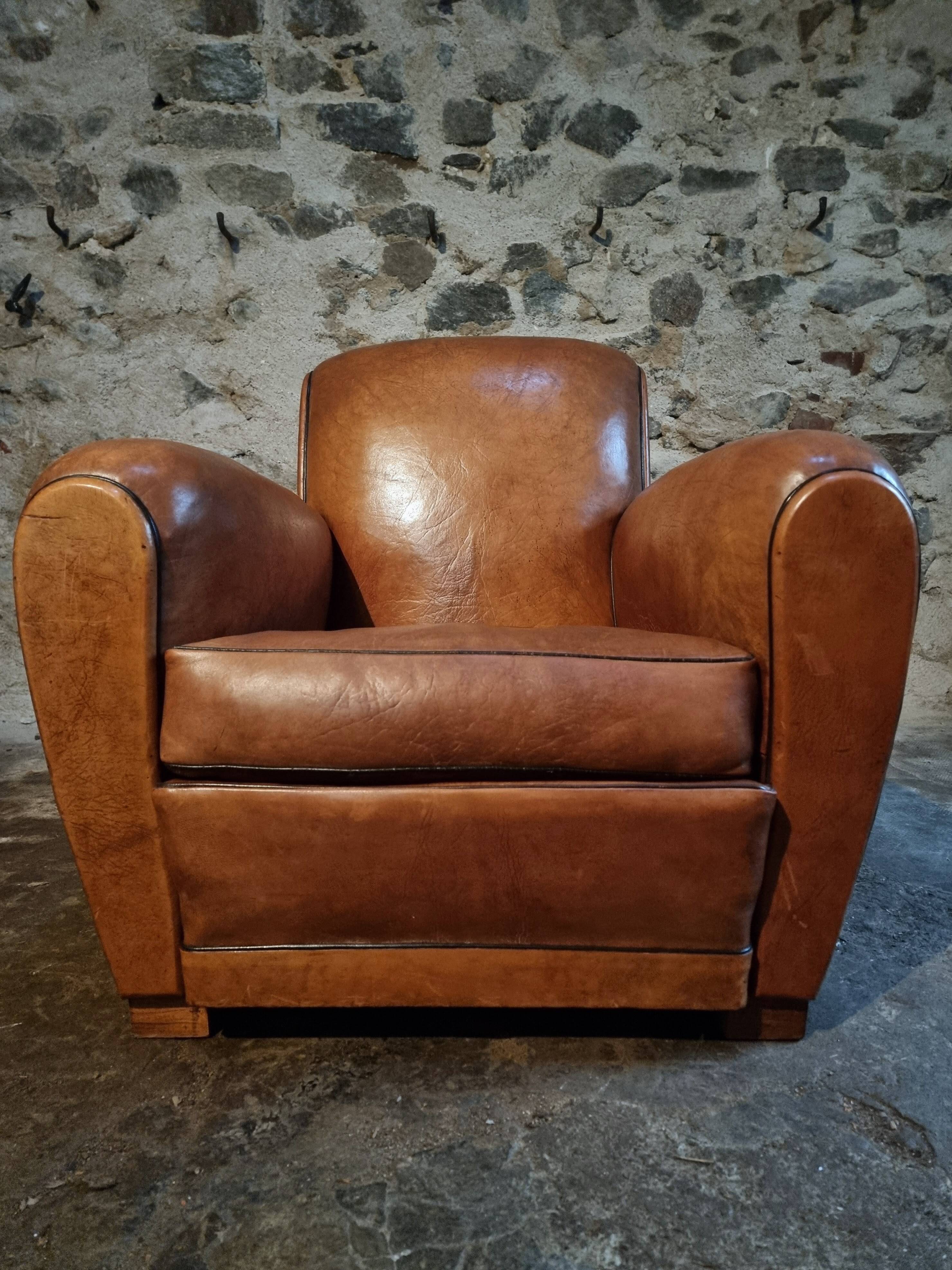 Fauteuil club français vintage en cuir, années 1940–1950 – fauteuil en cuir pleine fleur cognac
